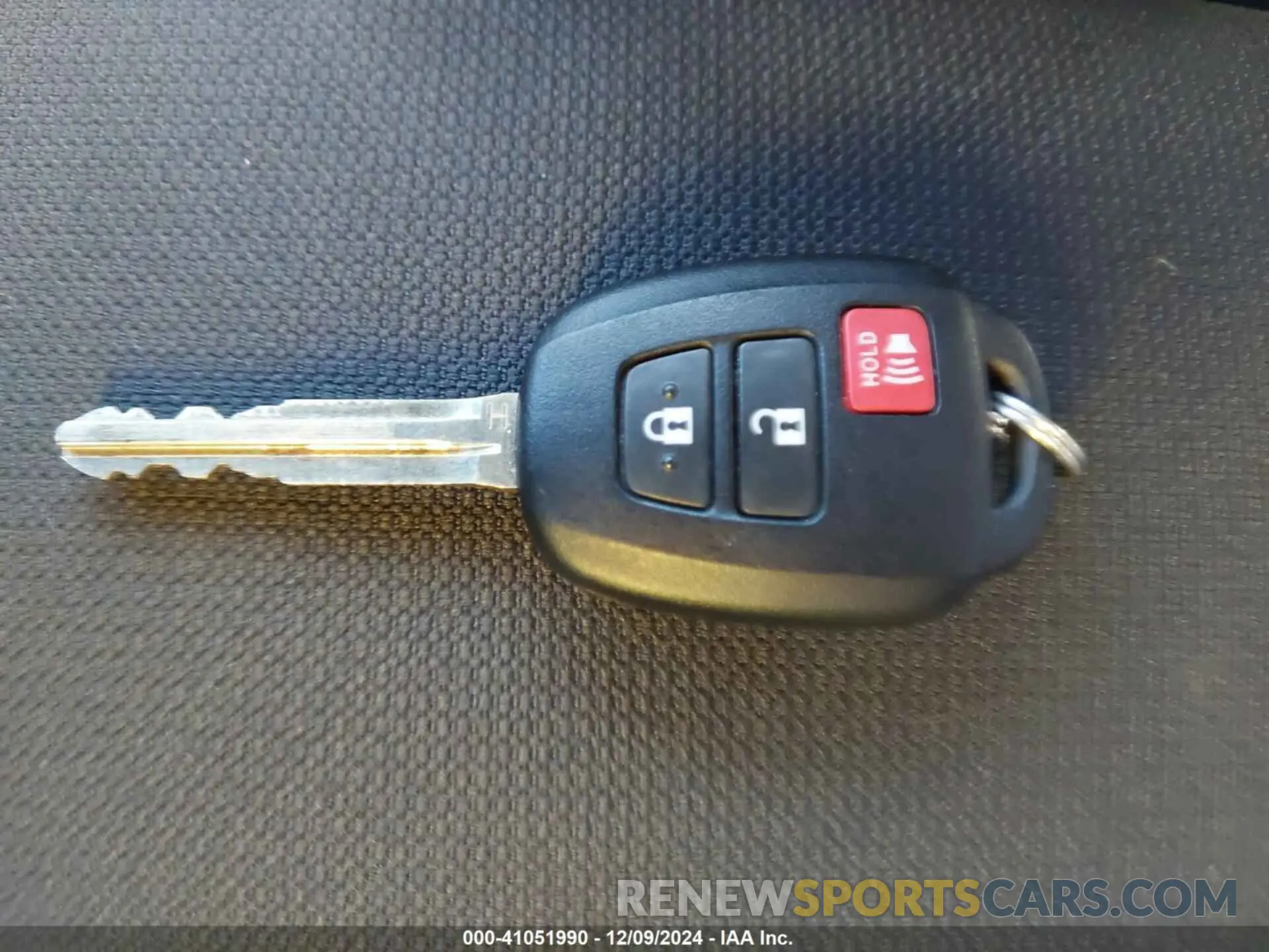 11 fotografías del automóvil dañado 7MUAAABG8RV103362 TOYOTA COROLLA CROSS 2024