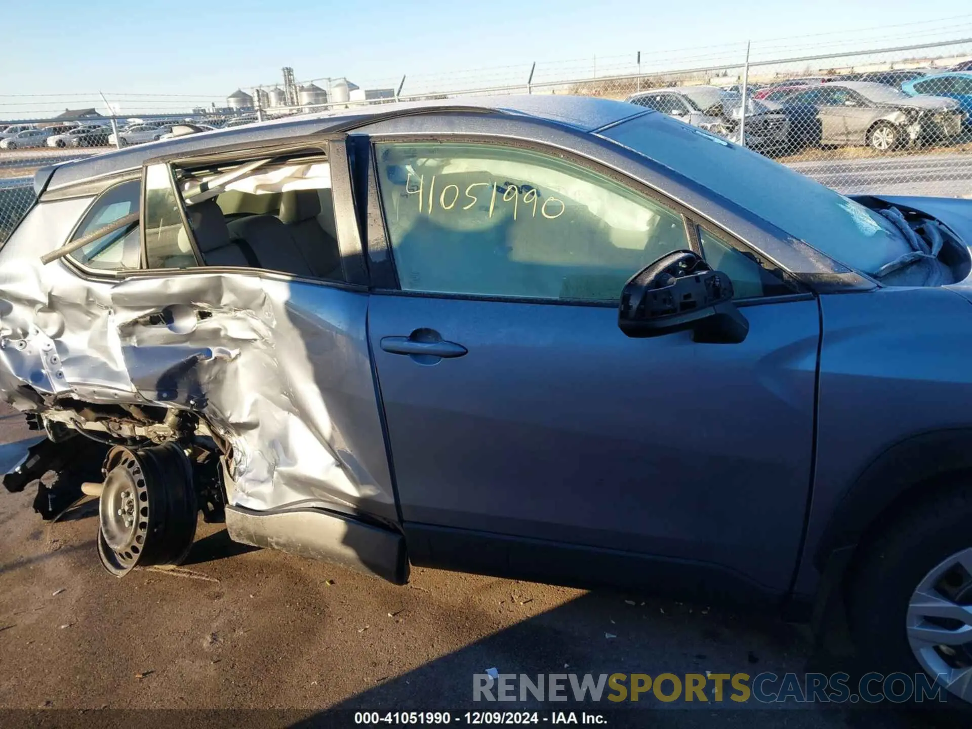 13 fotografías del automóvil dañado 7MUAAABG8RV103362 TOYOTA COROLLA CROSS 2024