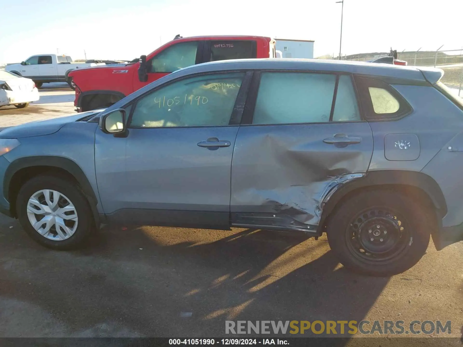 14 fotografías del automóvil dañado 7MUAAABG8RV103362 TOYOTA COROLLA CROSS 2024