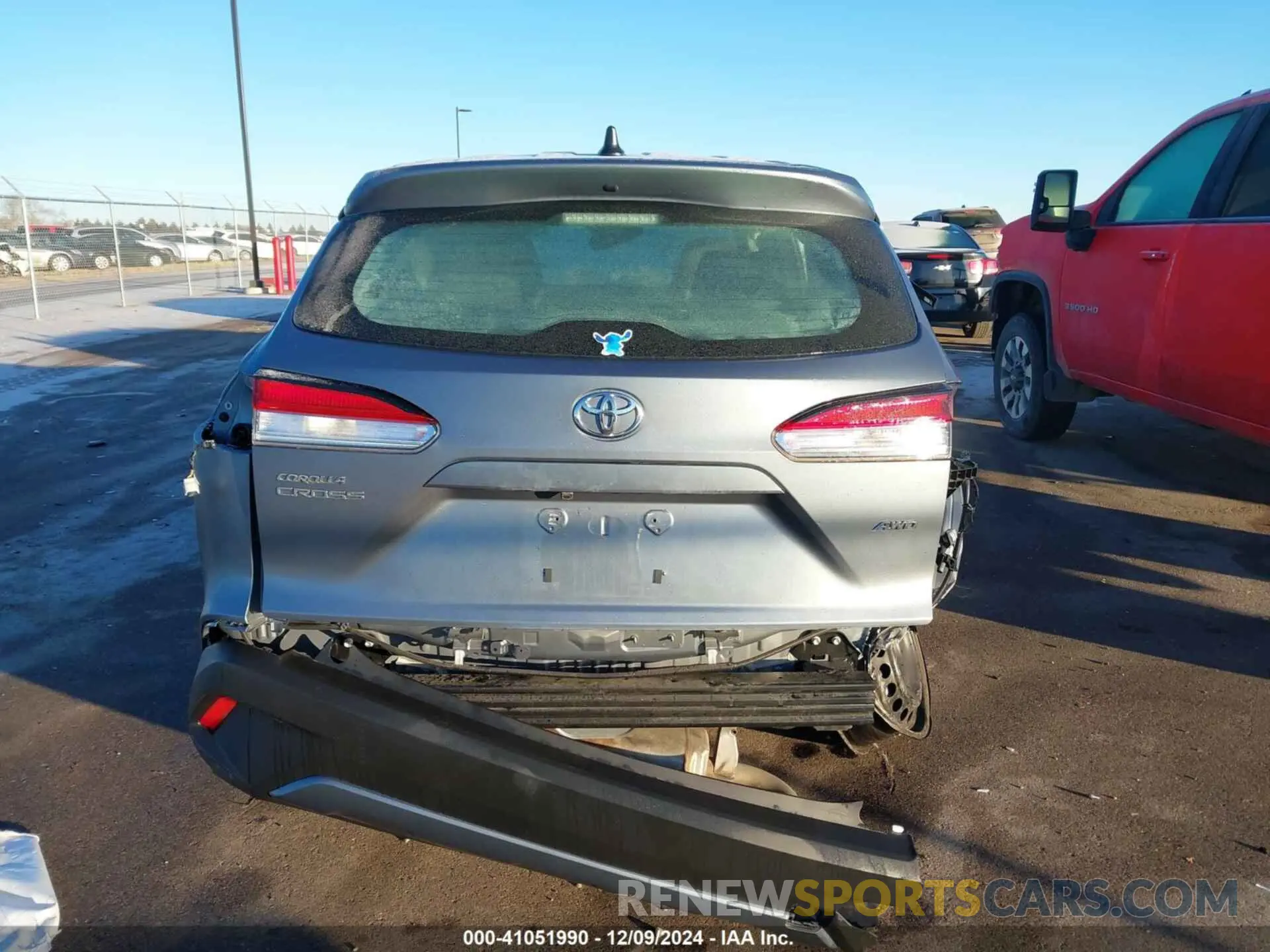 16 fotografías del automóvil dañado 7MUAAABG8RV103362 TOYOTA COROLLA CROSS 2024