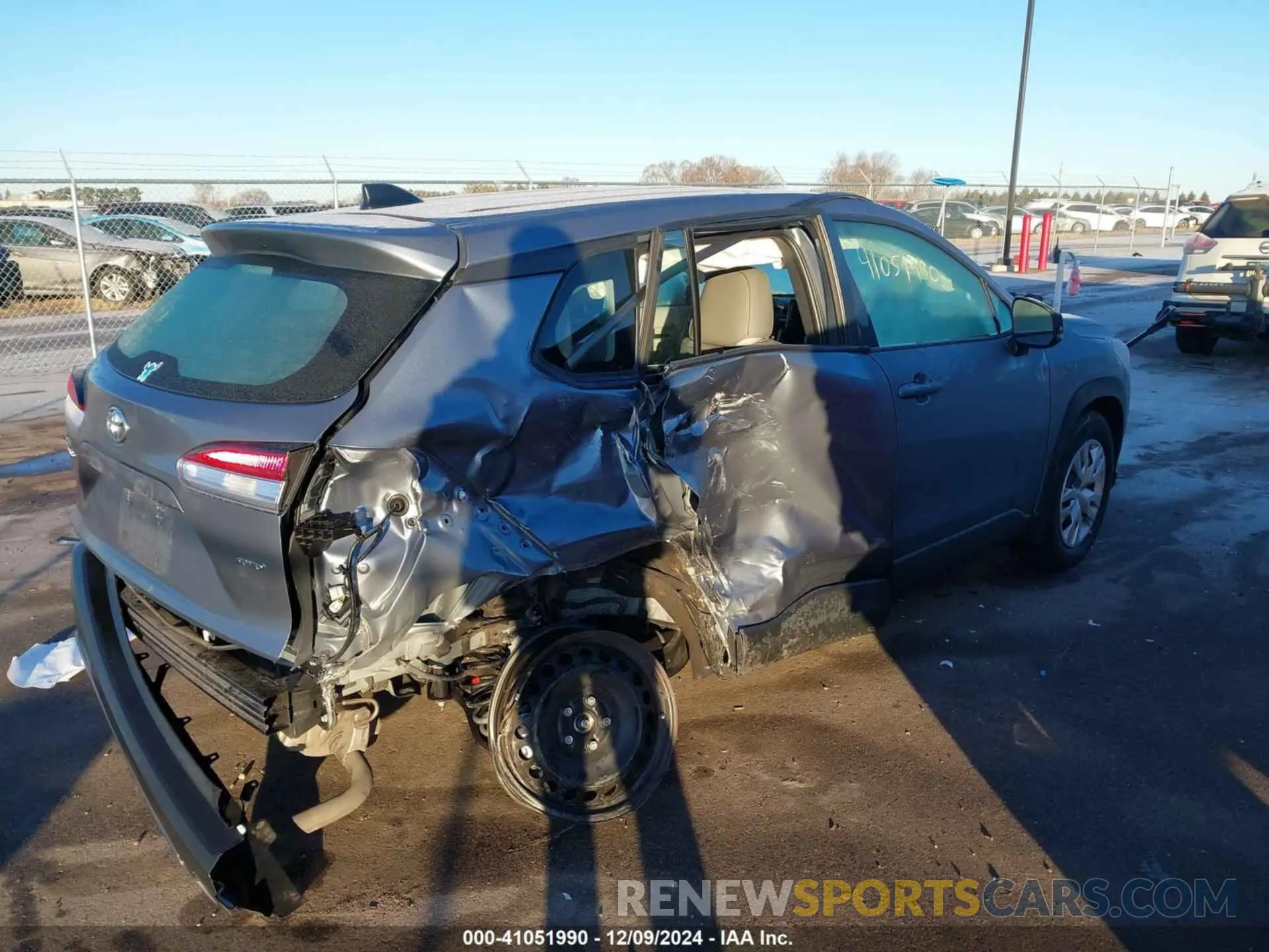 4 fotografías del automóvil dañado 7MUAAABG8RV103362 TOYOTA COROLLA CROSS 2024