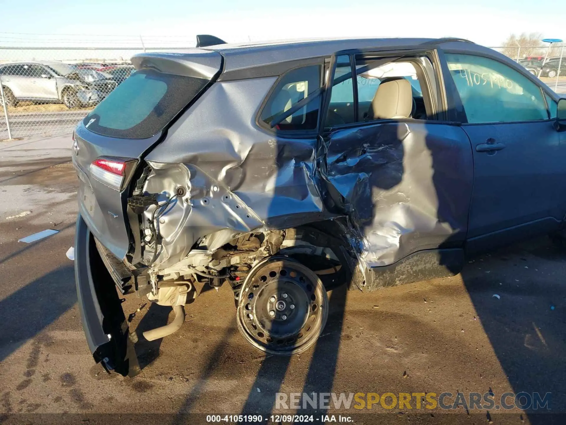 6 fotografías del automóvil dañado 7MUAAABG8RV103362 TOYOTA COROLLA CROSS 2024