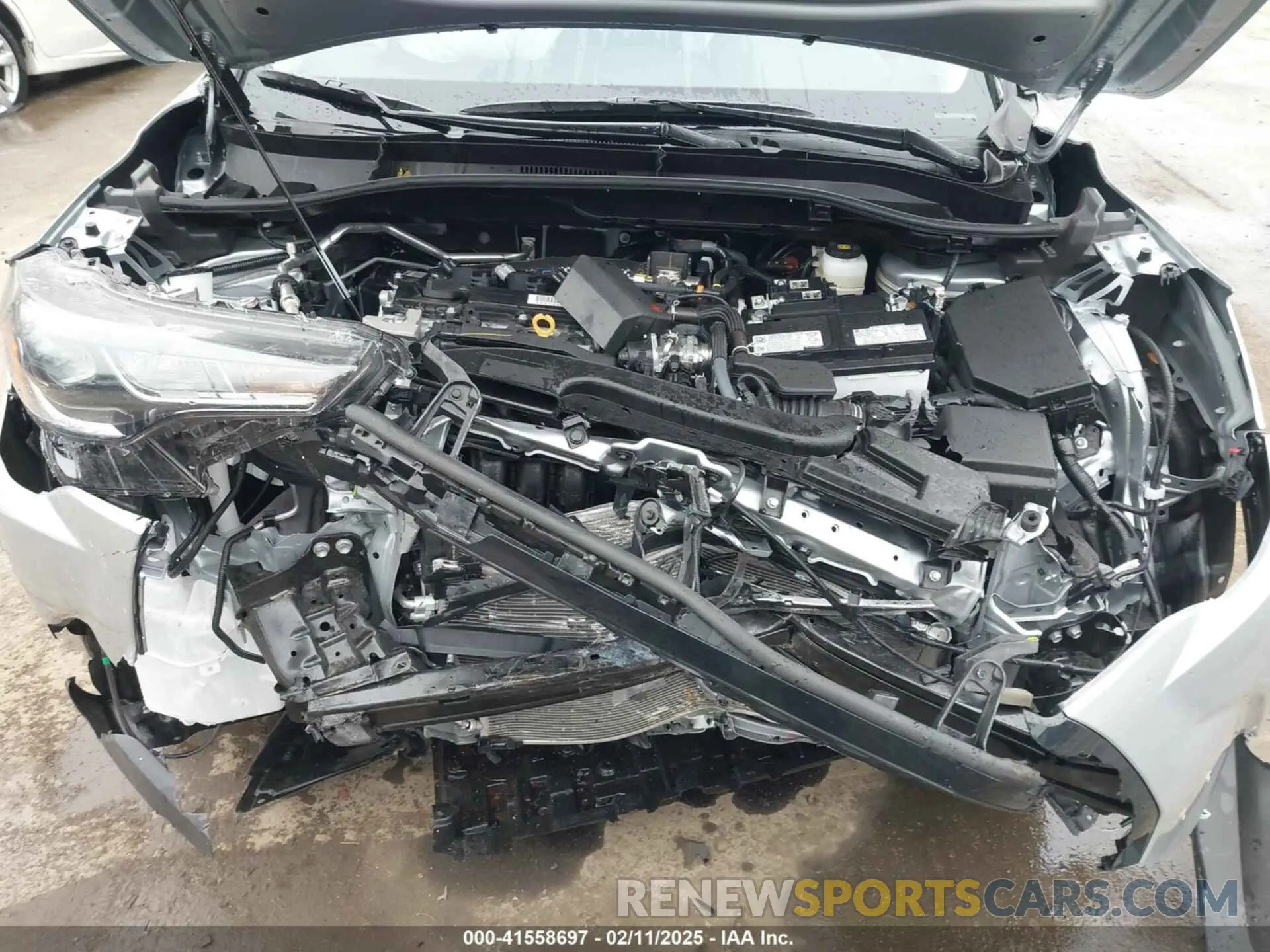 10 fotografías del automóvil dañado 7MUAAABGXRV107574 TOYOTA COROLLA CROSS 2024