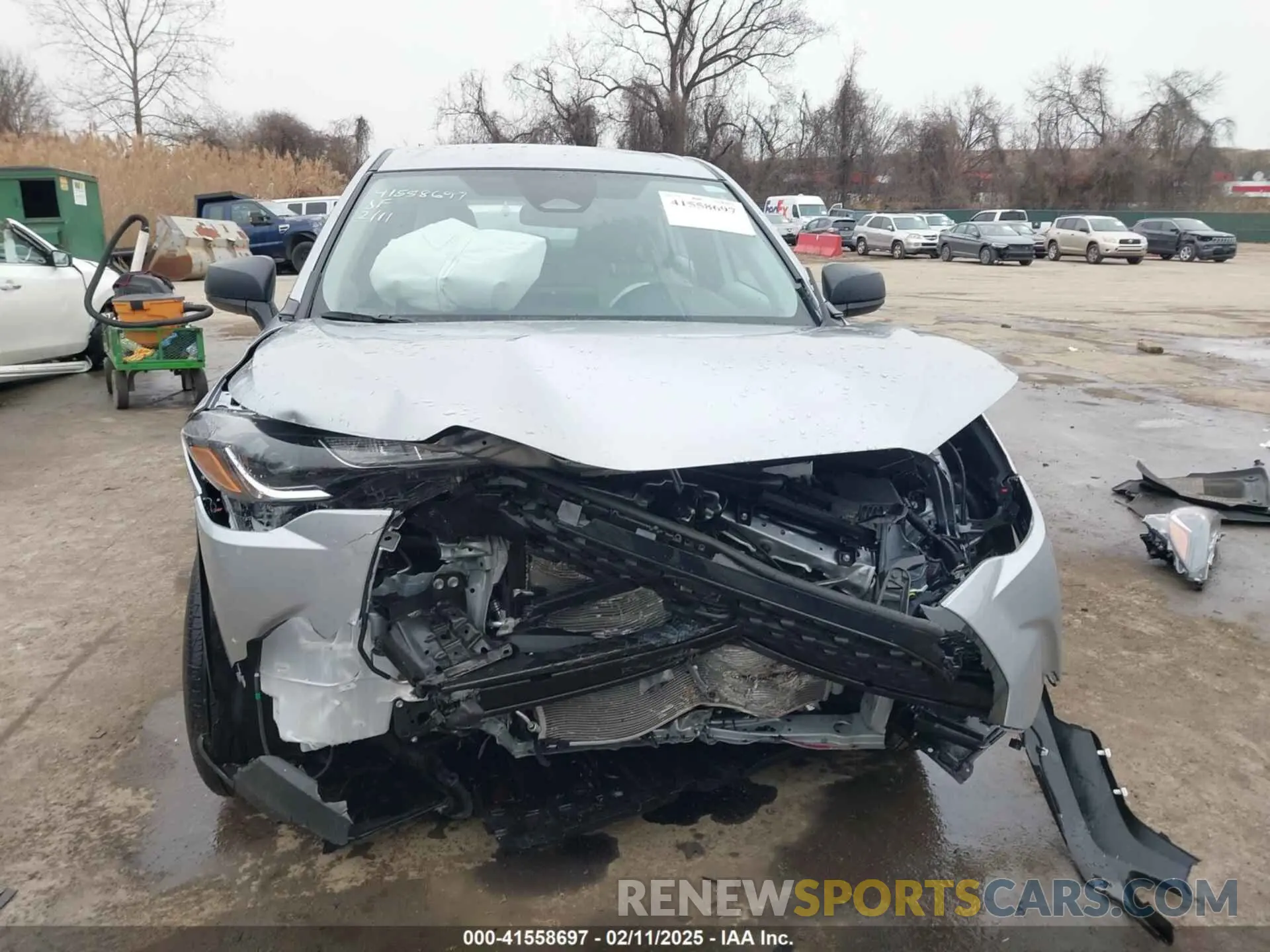 13 fotografías del automóvil dañado 7MUAAABGXRV107574 TOYOTA COROLLA CROSS 2024