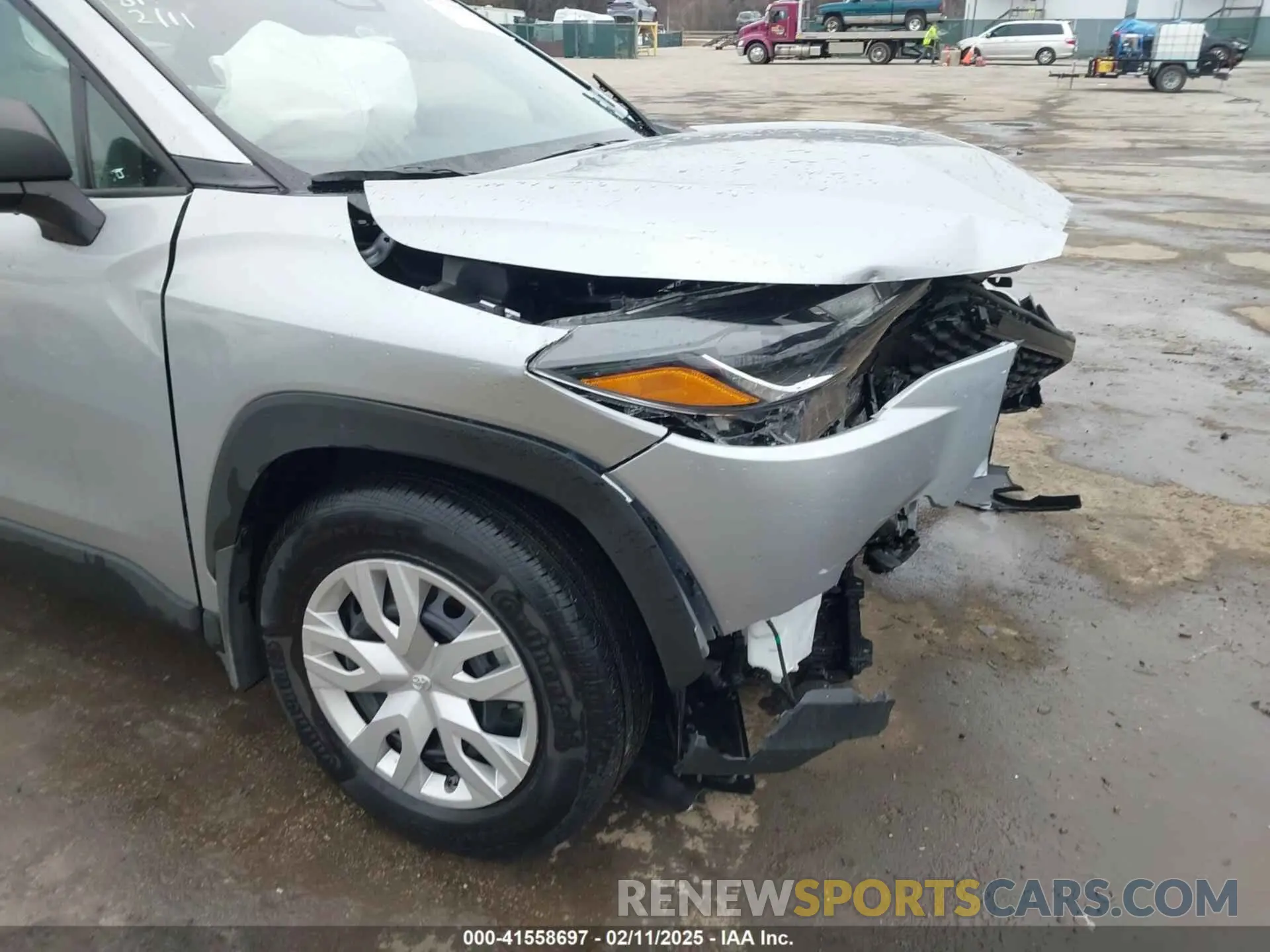 19 fotografías del automóvil dañado 7MUAAABGXRV107574 TOYOTA COROLLA CROSS 2024