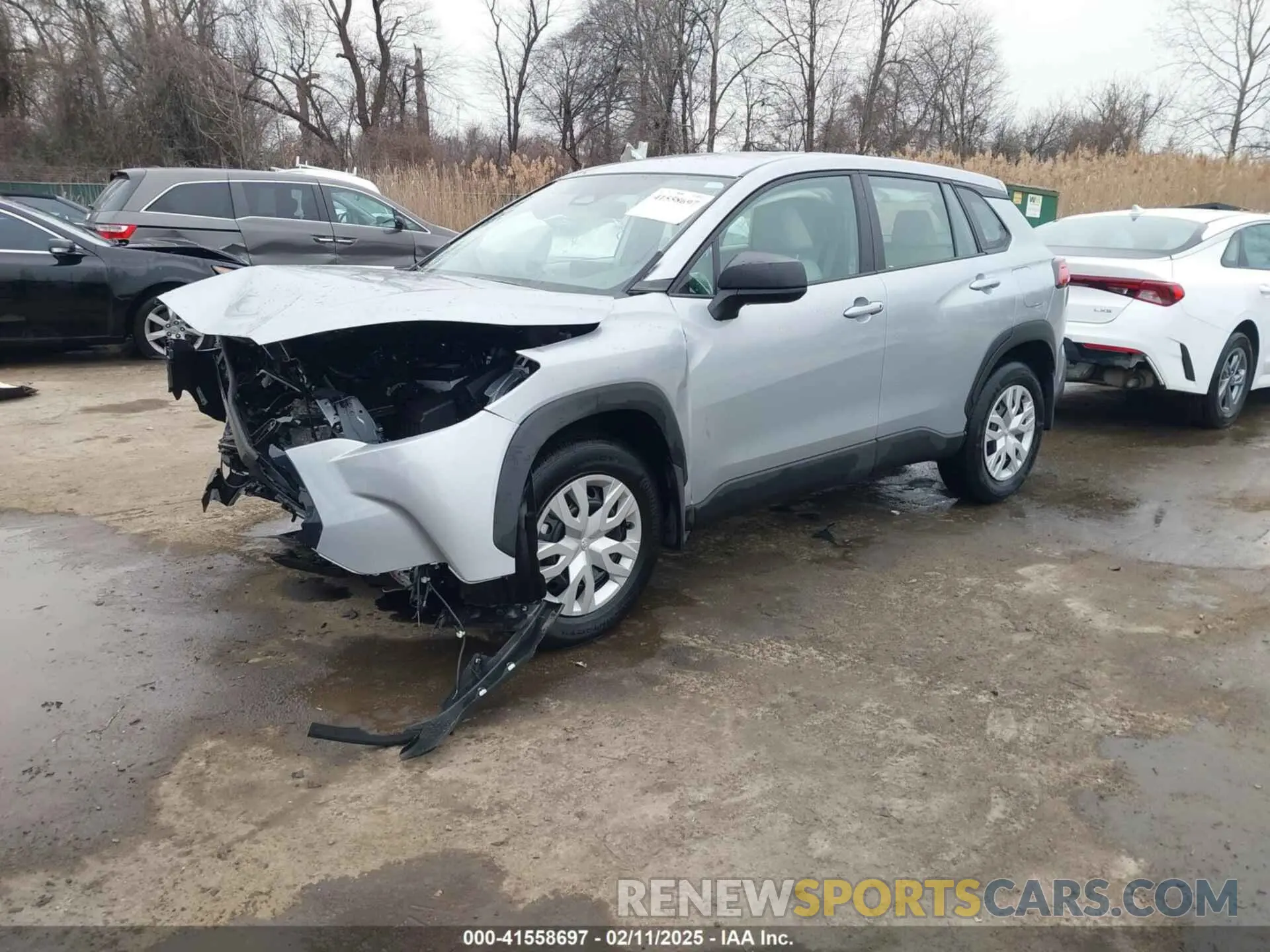 2 fotografías del automóvil dañado 7MUAAABGXRV107574 TOYOTA COROLLA CROSS 2024
