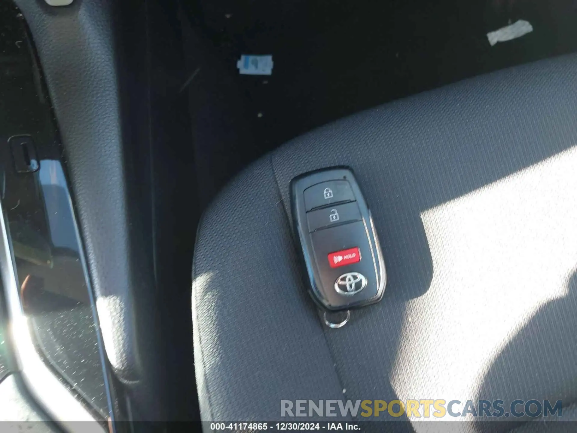 11 fotografías del automóvil dañado 7MUBAAAG9RV104784 TOYOTA COROLLA CROSS 2024
