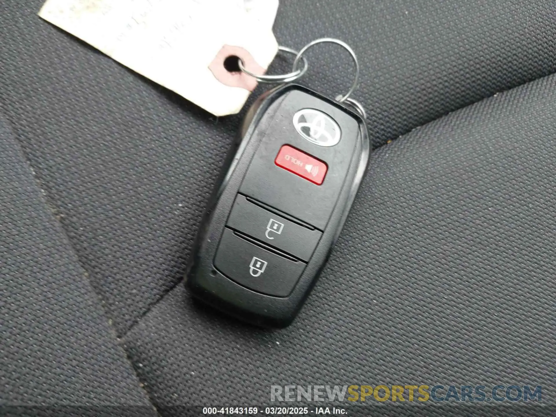 11 fotografías del automóvil dañado 7MUBAABG0RV109824 TOYOTA COROLLA CROSS 2024