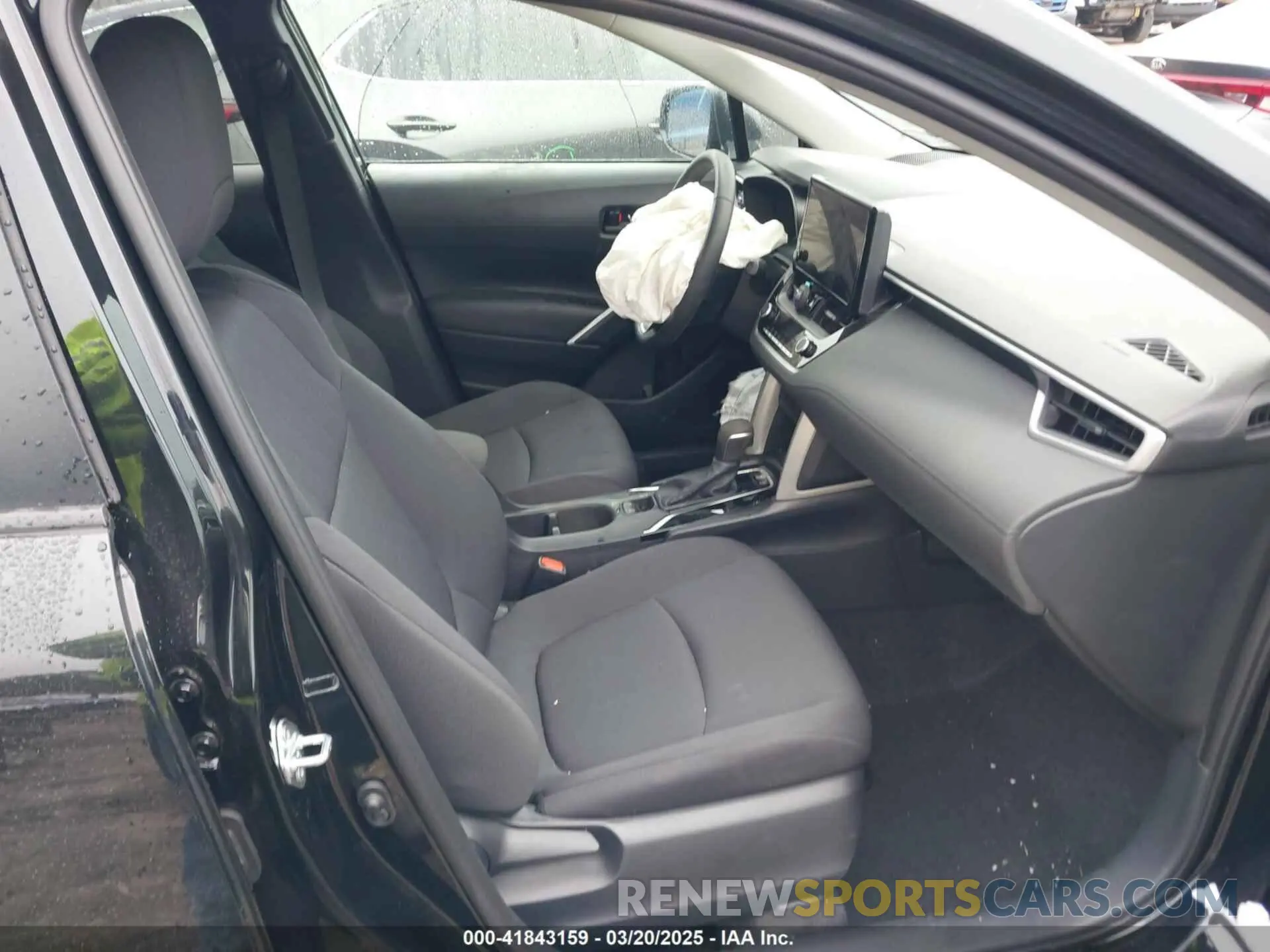 5 fotografías del automóvil dañado 7MUBAABG0RV109824 TOYOTA COROLLA CROSS 2024