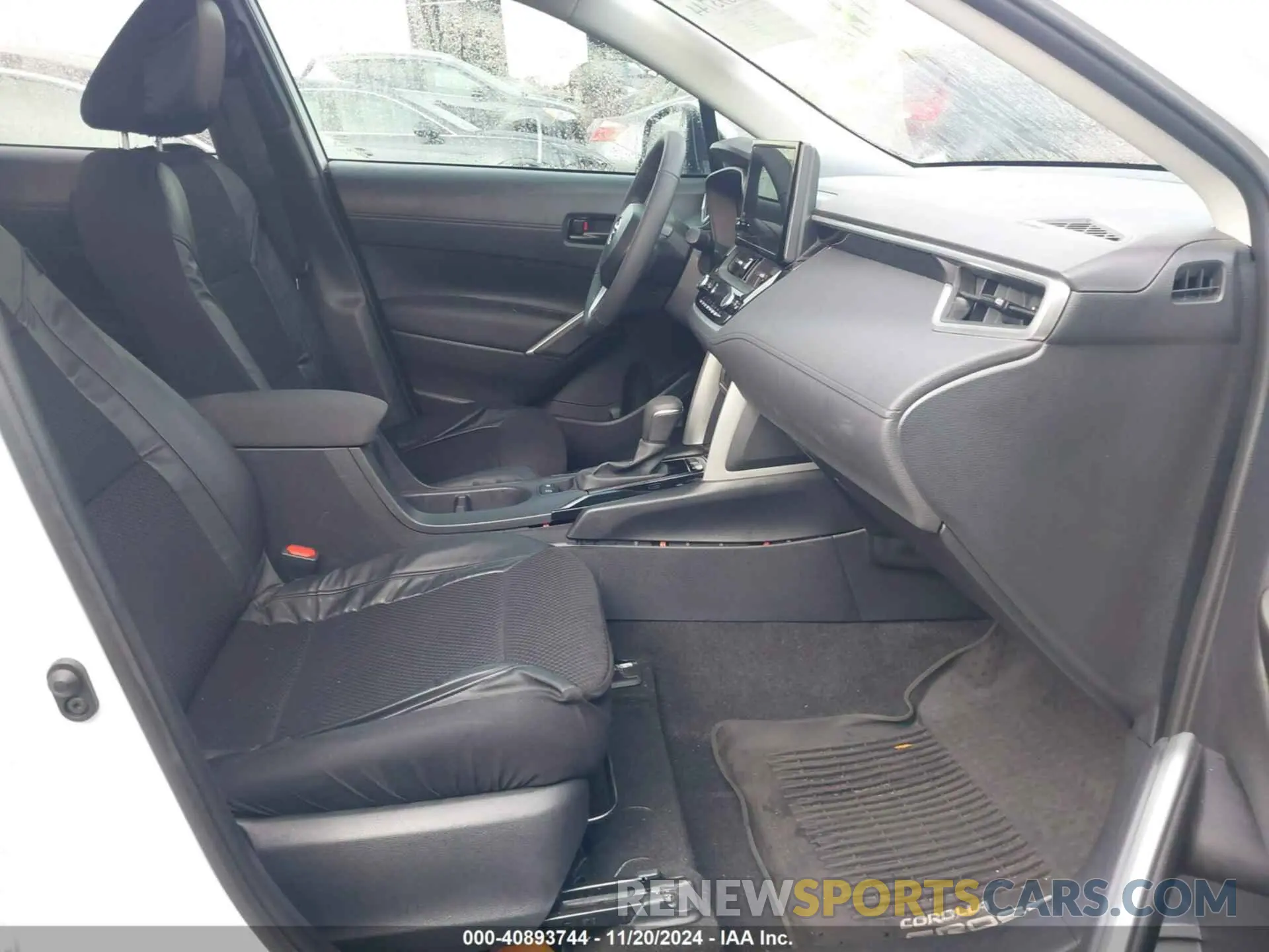 5 fotografías del automóvil dañado 7MUBAABG2RV085512 TOYOTA COROLLA CROSS 2024