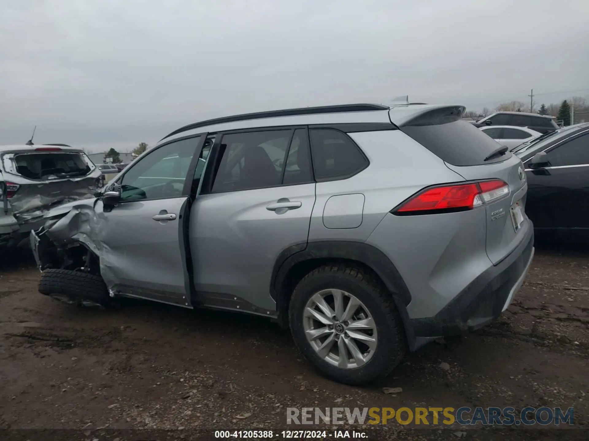 14 fotografías del automóvil dañado 7MUBAABG2RV088913 TOYOTA COROLLA CROSS 2024