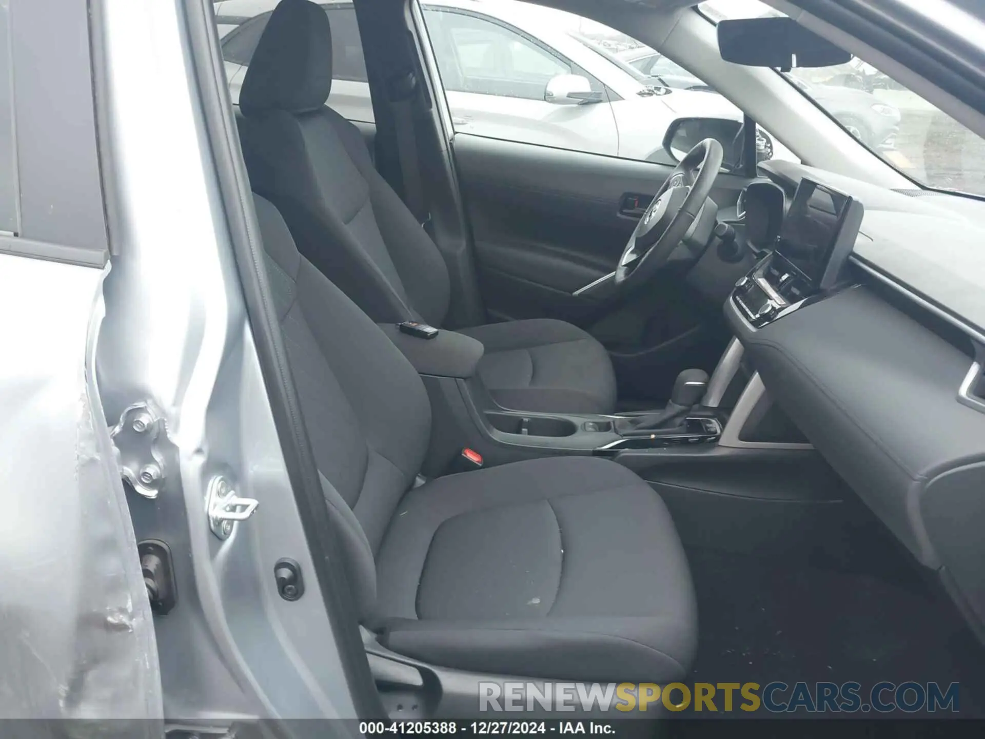 5 fotografías del automóvil dañado 7MUBAABG2RV088913 TOYOTA COROLLA CROSS 2024