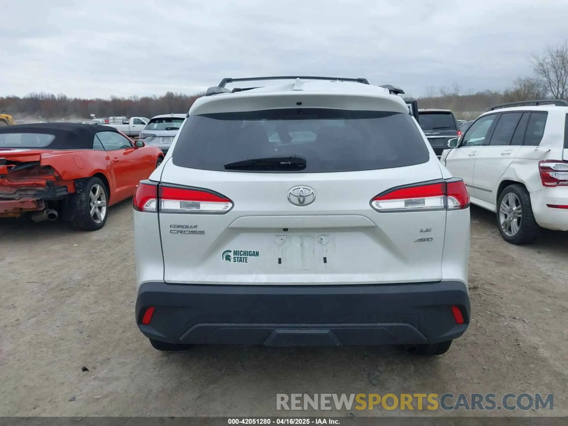 17 fotografías del automóvil dañado 7MUBAABG2RV103930 TOYOTA COROLLA CROSS 2024