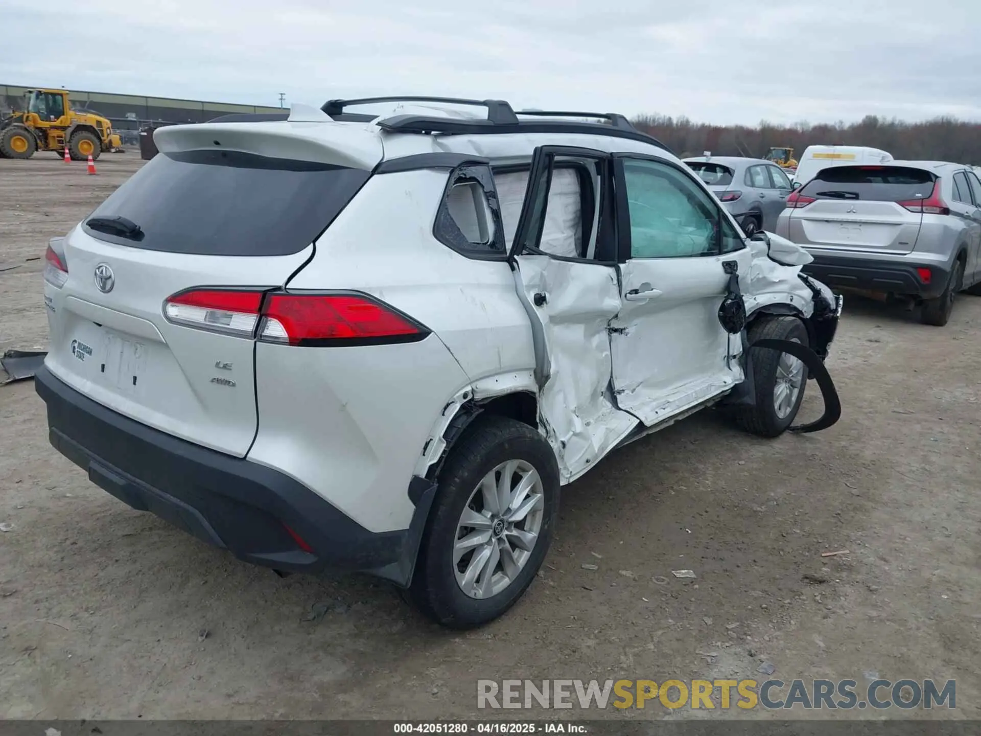 4 fotografías del automóvil dañado 7MUBAABG2RV103930 TOYOTA COROLLA CROSS 2024