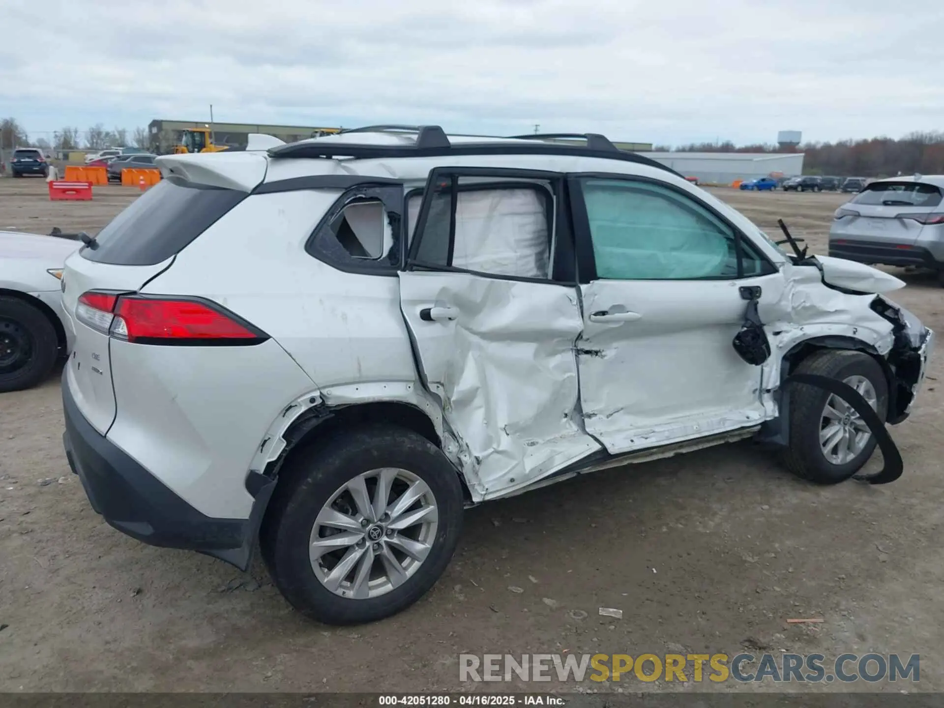 6 fotografías del automóvil dañado 7MUBAABG2RV103930 TOYOTA COROLLA CROSS 2024