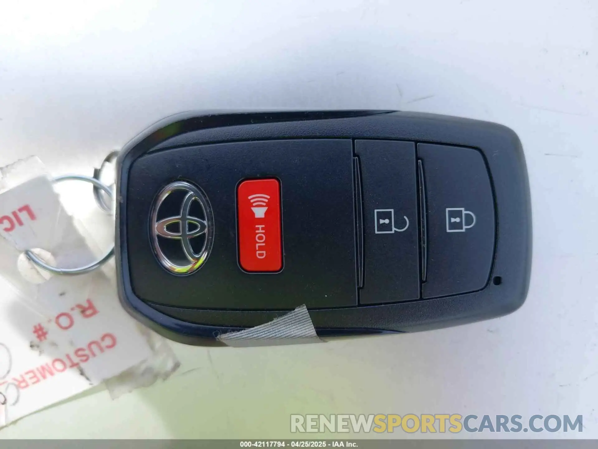11 fotografías del automóvil dañado 7MUBAABG2RV114524 TOYOTA COROLLA CROSS 2024