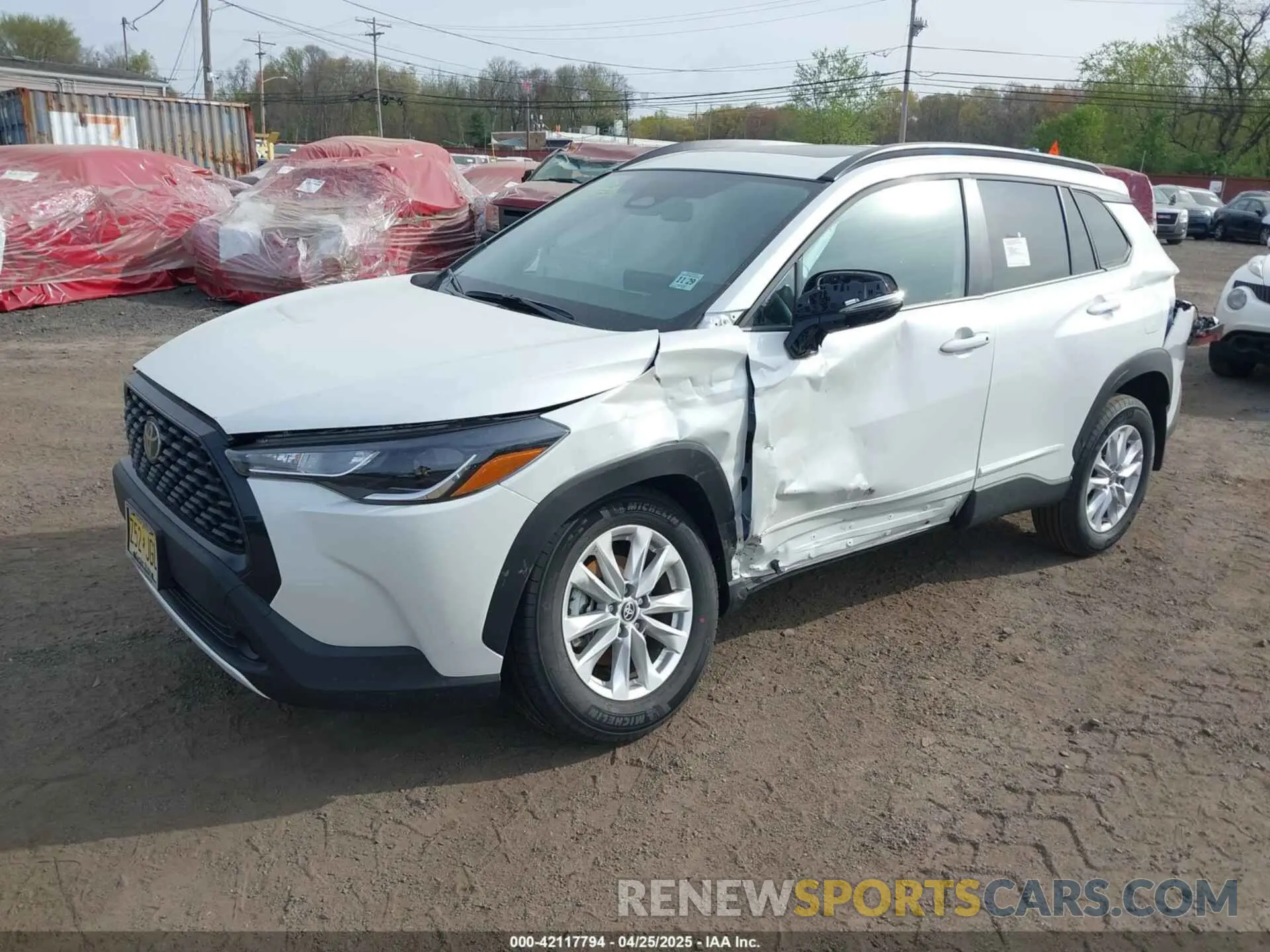 2 fotografías del automóvil dañado 7MUBAABG2RV114524 TOYOTA COROLLA CROSS 2024