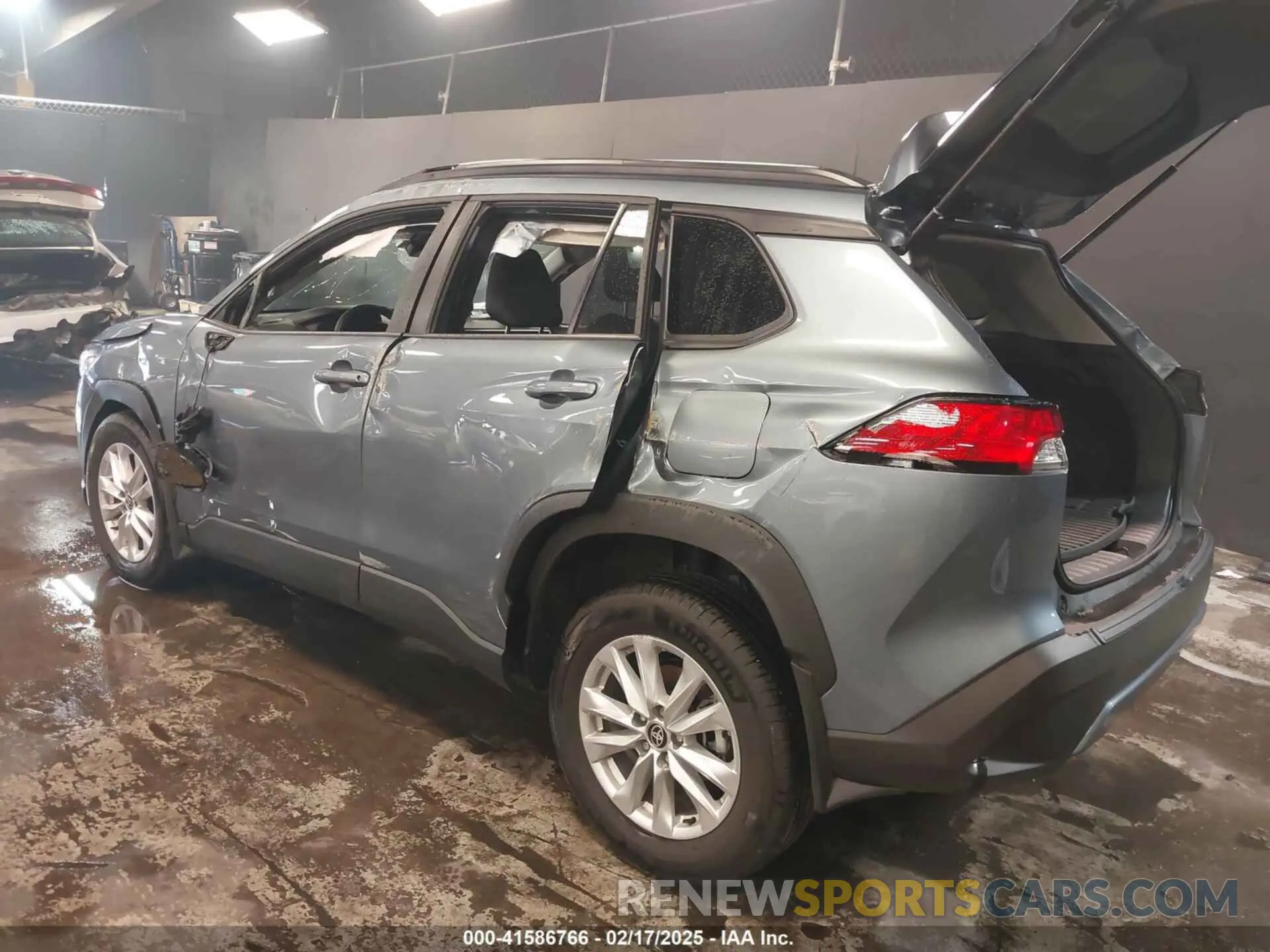 3 fotografías del automóvil dañado 7MUBAABG8RV111689 TOYOTA COROLLA CROSS 2024