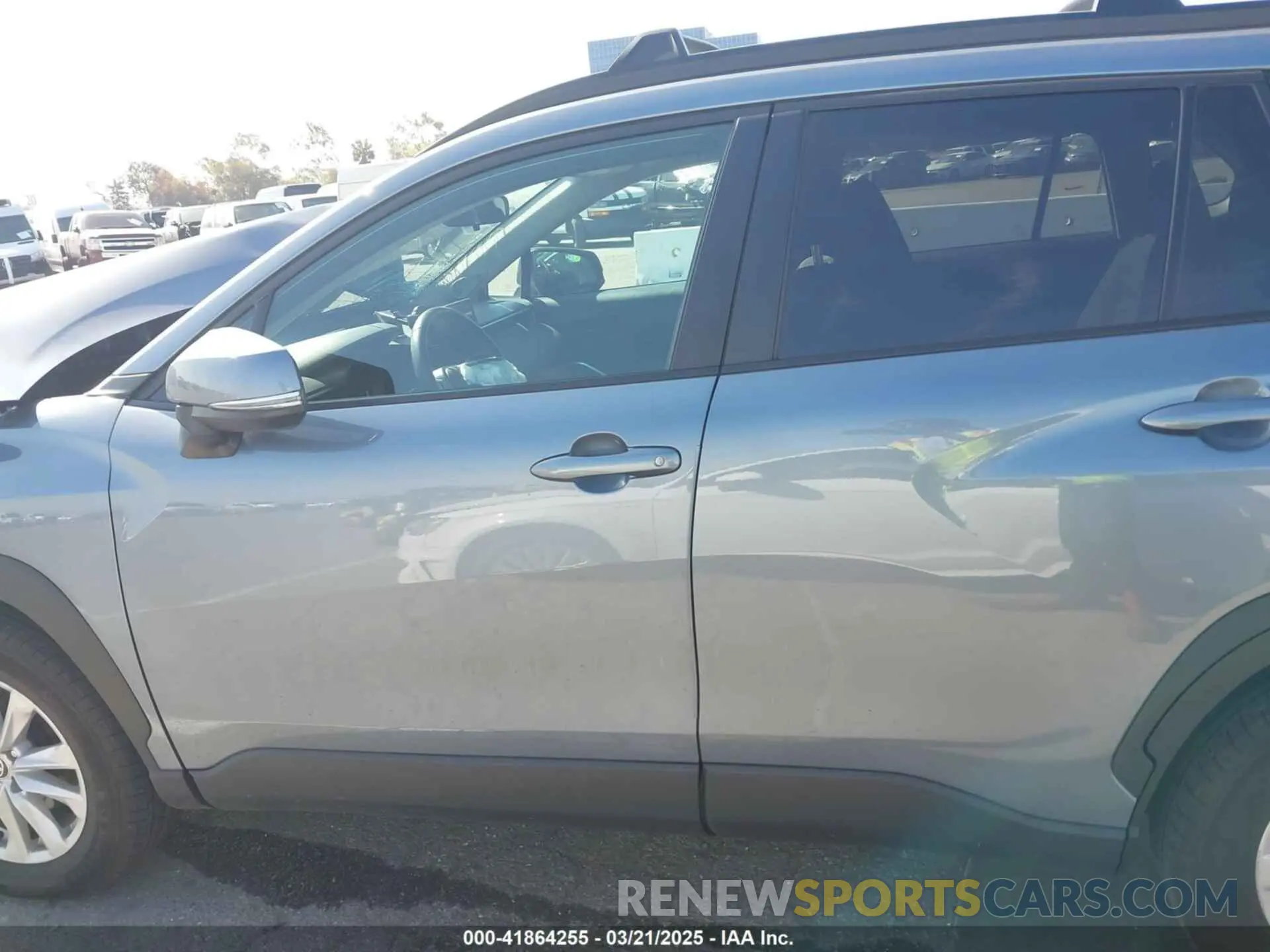 14 fotografías del automóvil dañado 7MUBAABGXRV096631 TOYOTA COROLLA CROSS 2024