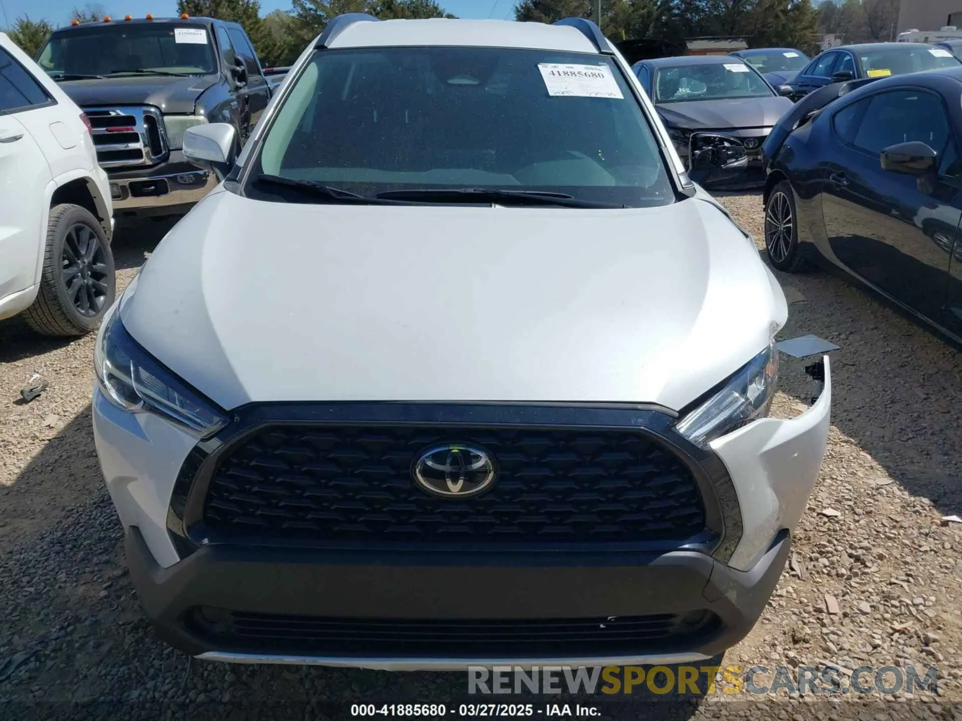11 fotografías del automóvil dañado 7MUCAAAG1RV084549 TOYOTA COROLLA CROSS 2024