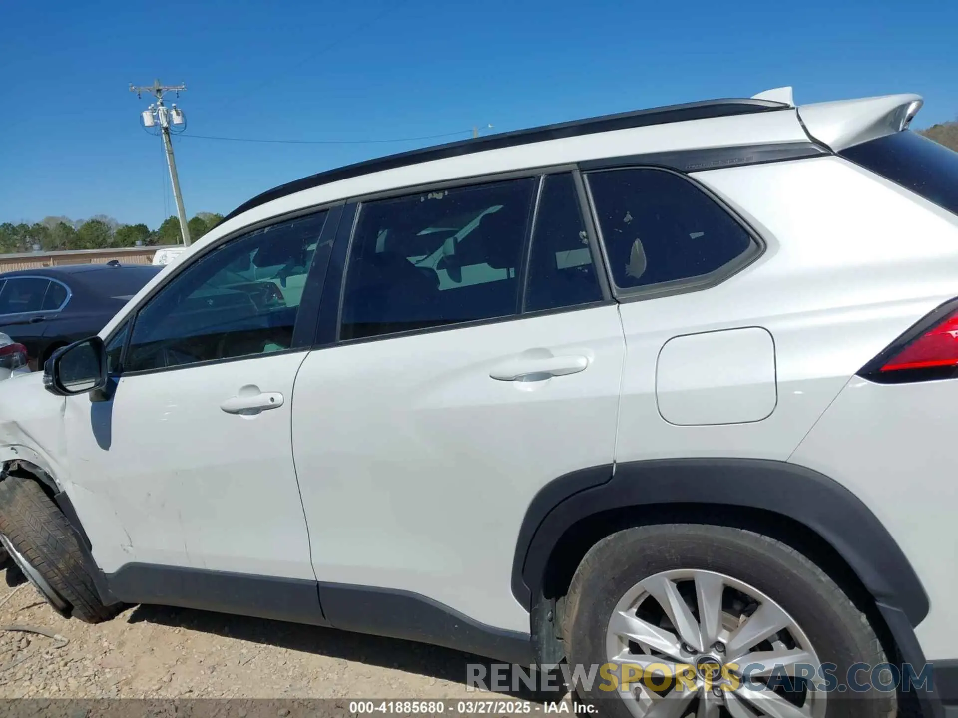 13 fotografías del automóvil dañado 7MUCAAAG1RV084549 TOYOTA COROLLA CROSS 2024