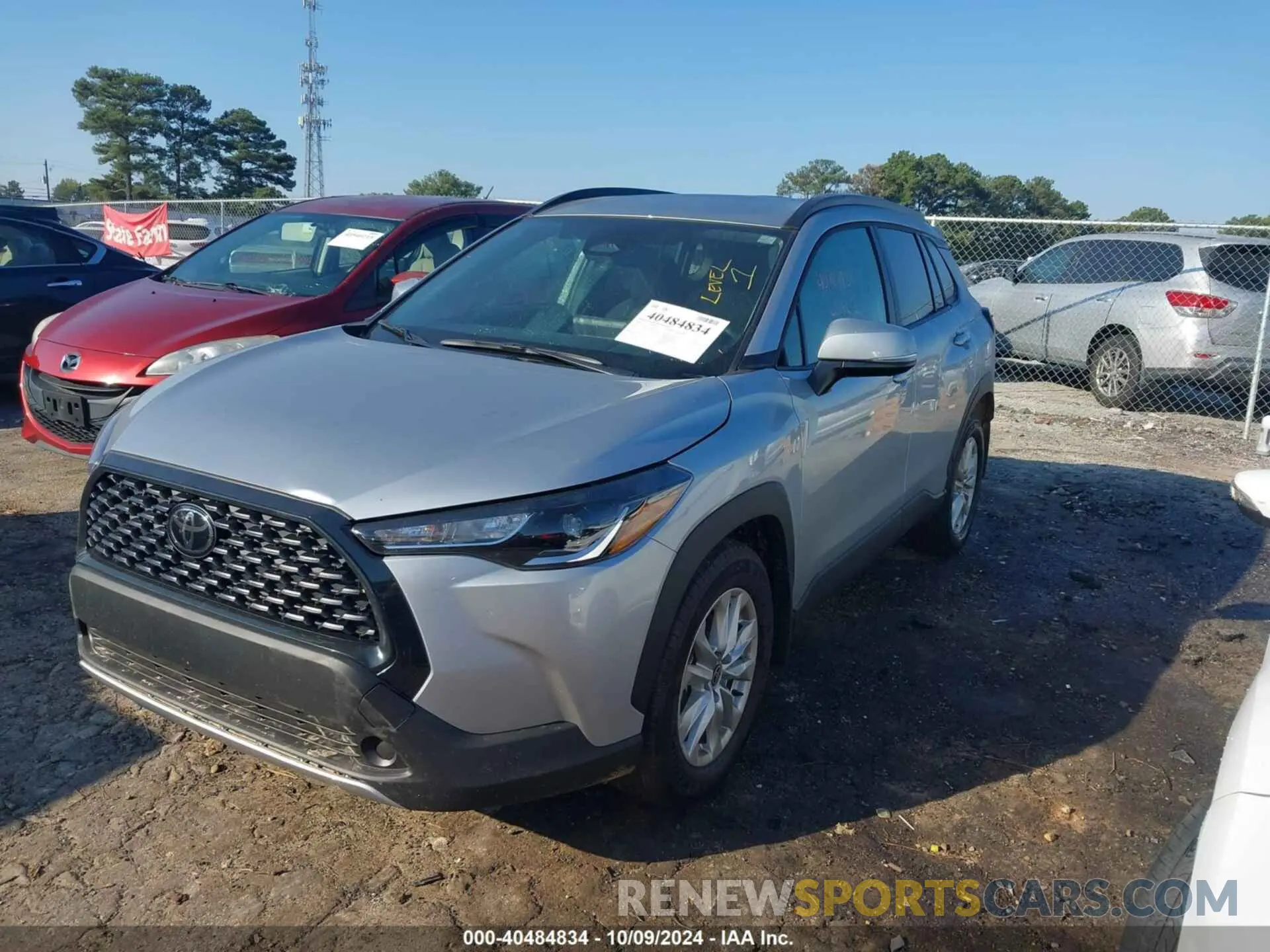 2 fotografías del automóvil dañado 7MUCAAAG1RV101477 TOYOTA COROLLA CROSS 2024