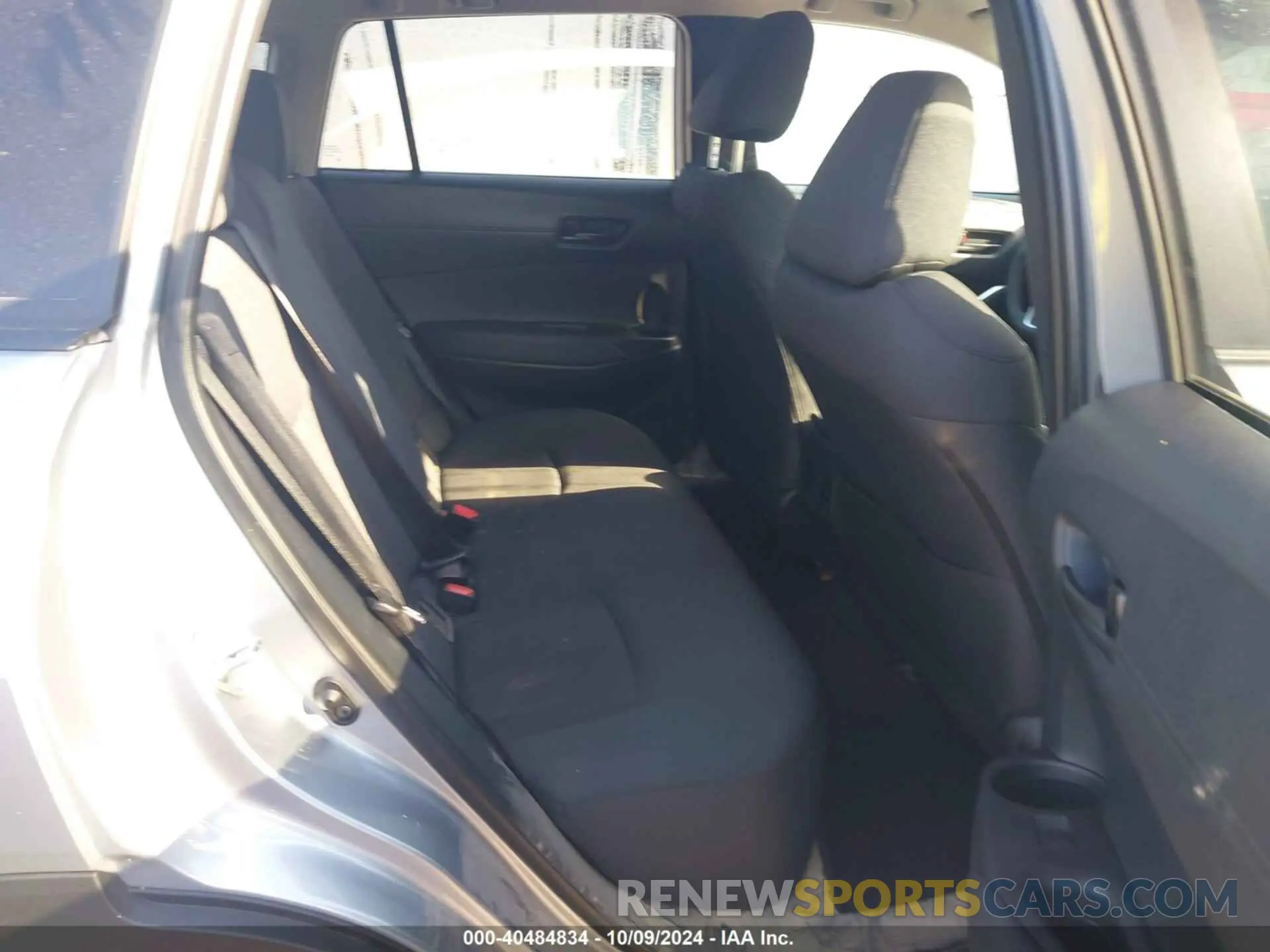 8 fotografías del automóvil dañado 7MUCAAAG1RV101477 TOYOTA COROLLA CROSS 2024