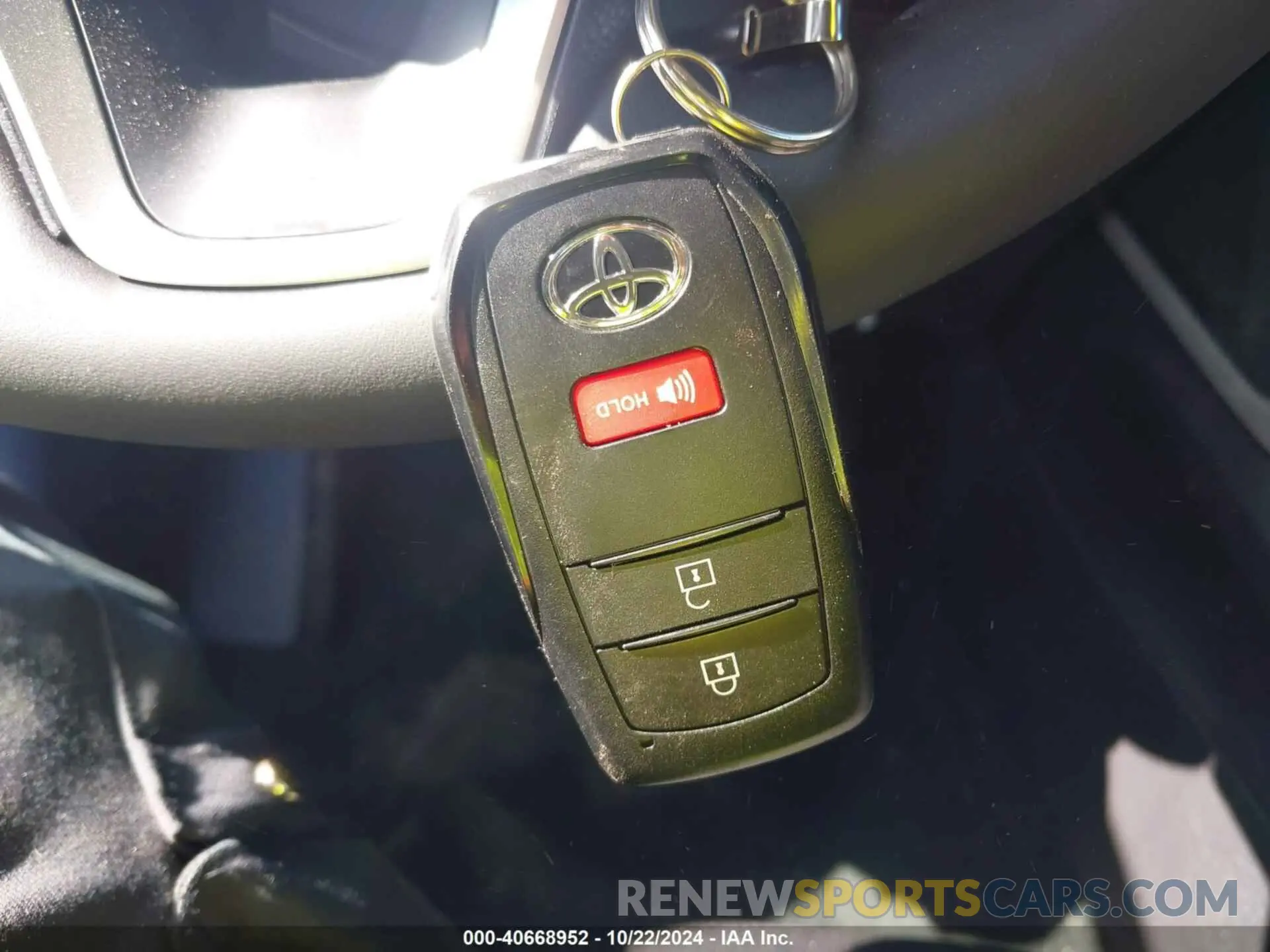 11 fotografías del automóvil dañado 7MUCAAAG2RV107241 TOYOTA COROLLA CROSS 2024