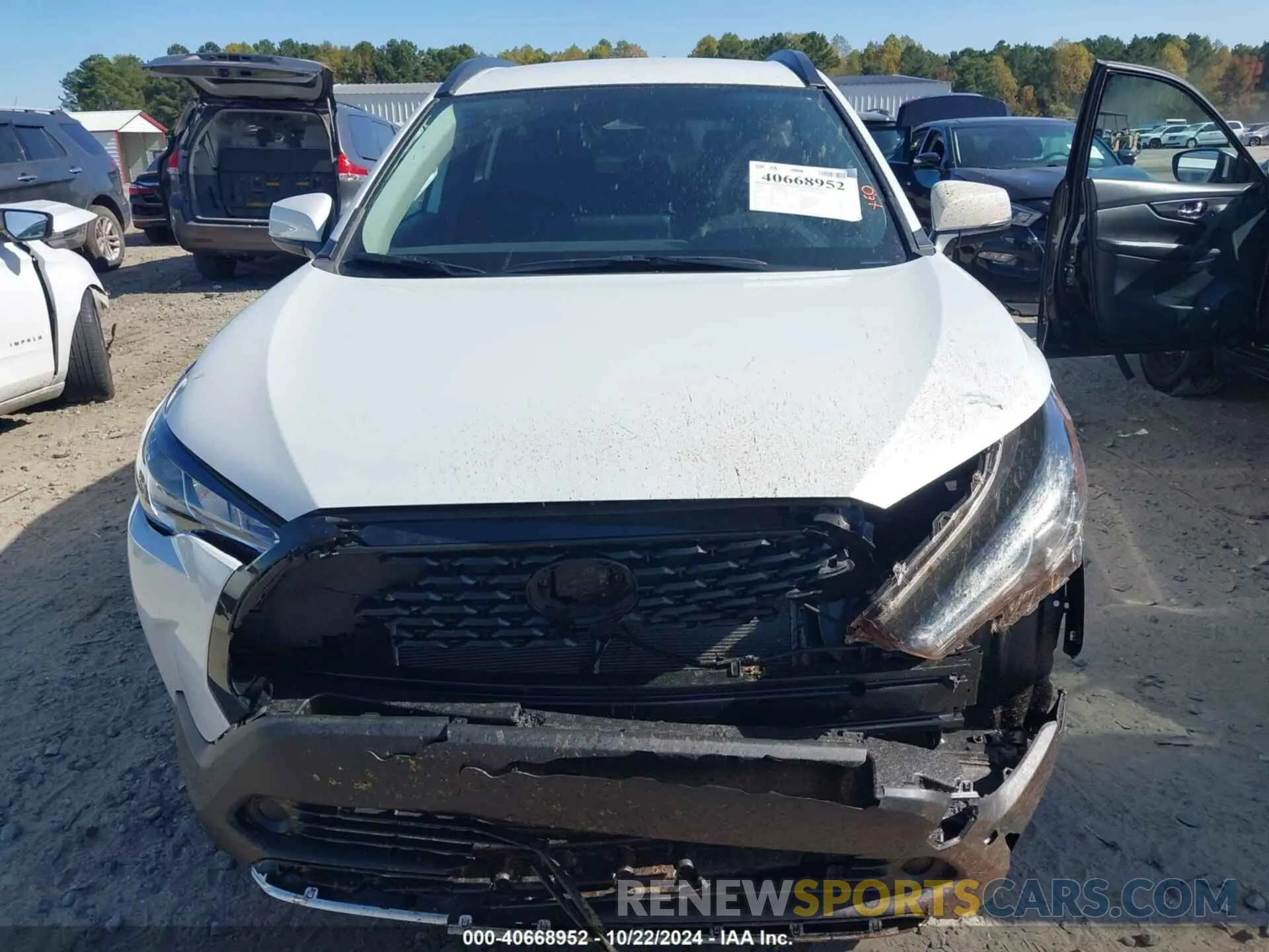 12 fotografías del automóvil dañado 7MUCAAAG2RV107241 TOYOTA COROLLA CROSS 2024