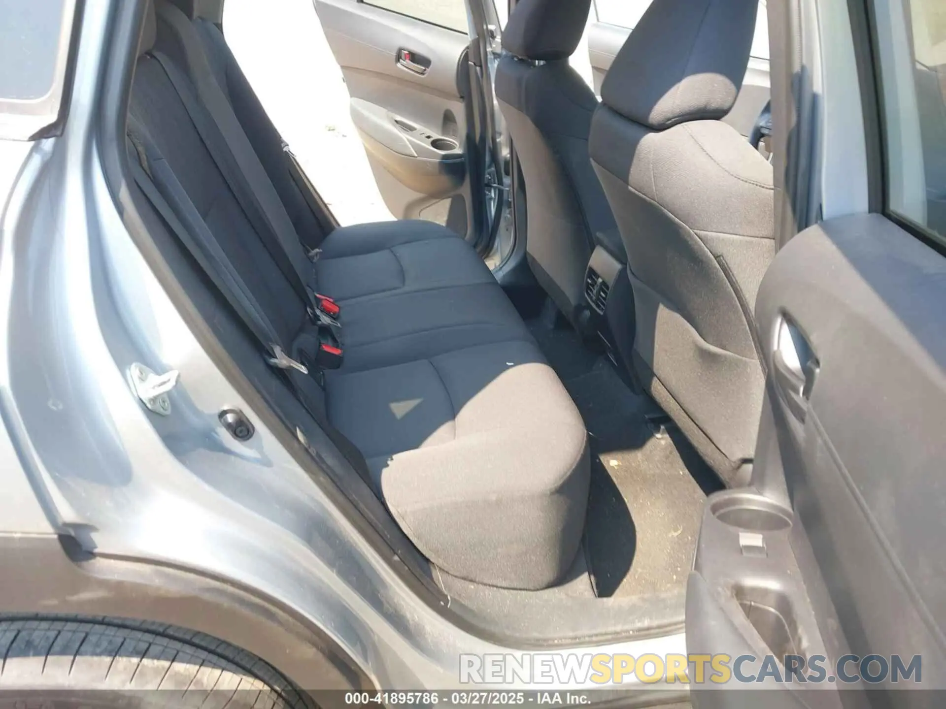8 fotografías del automóvil dañado 7MUCAAAG9RV086257 TOYOTA COROLLA CROSS 2024