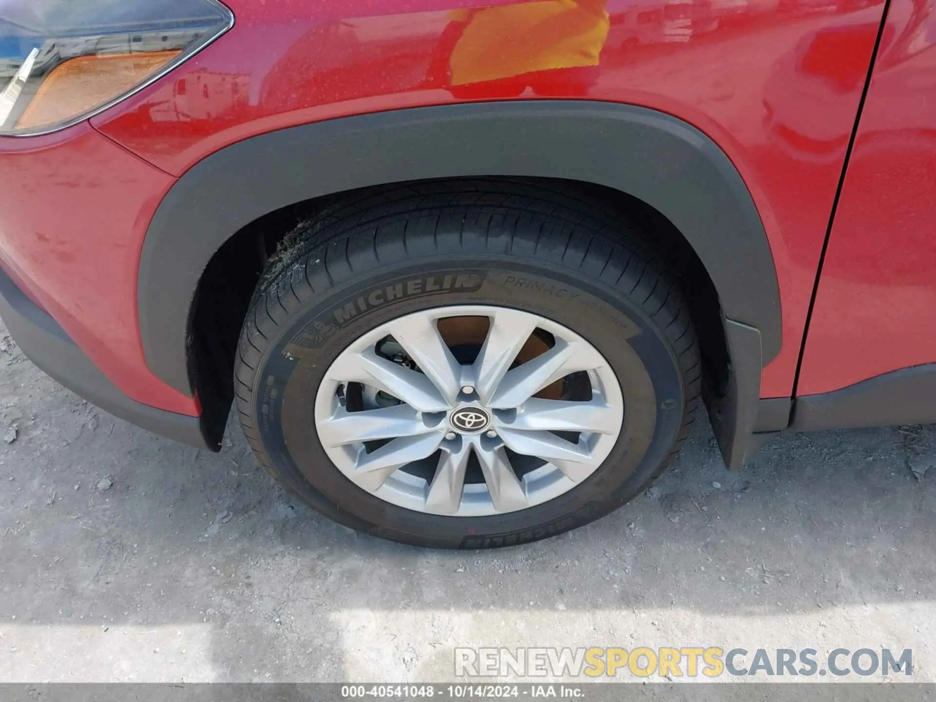 12 fotografías del automóvil dañado 7MUCAAAG9RV104093 TOYOTA COROLLA CROSS 2024