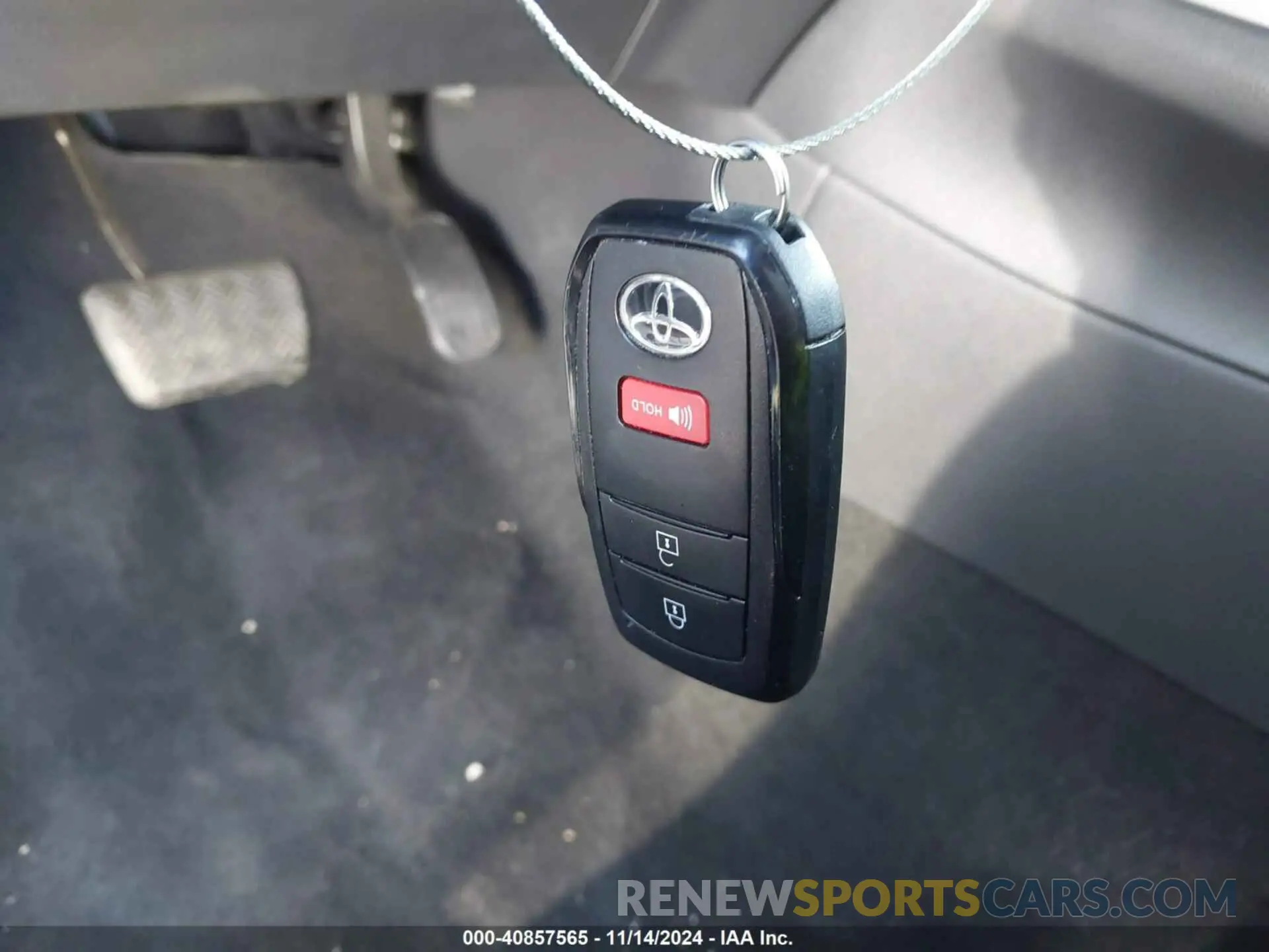 11 fotografías del automóvil dañado 7MUCAAAGXRV078300 TOYOTA COROLLA CROSS 2024