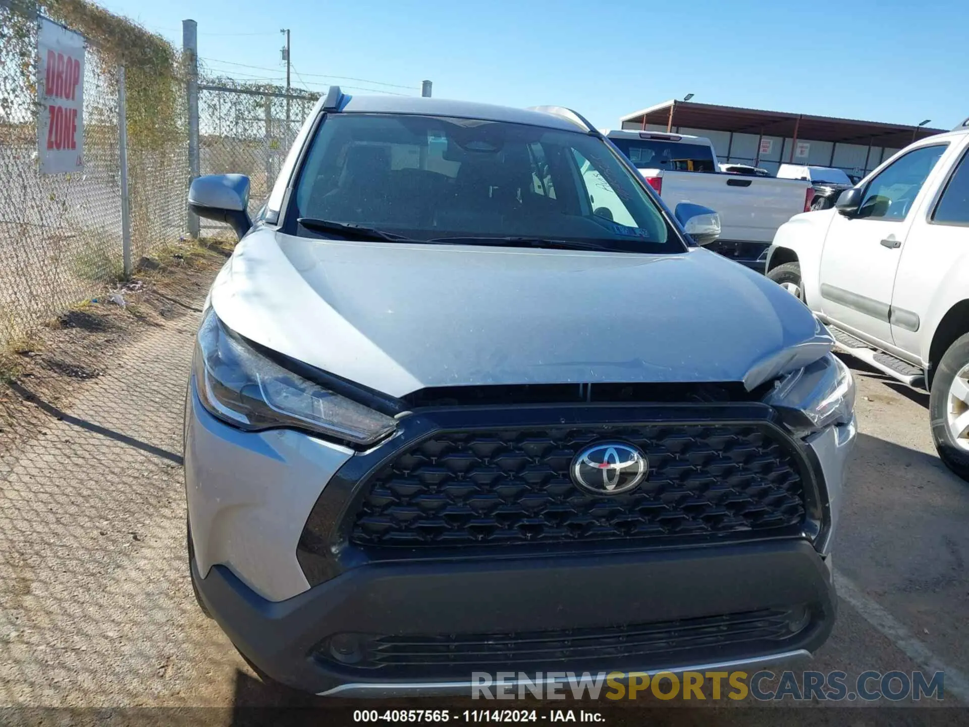 12 fotografías del automóvil dañado 7MUCAAAGXRV078300 TOYOTA COROLLA CROSS 2024