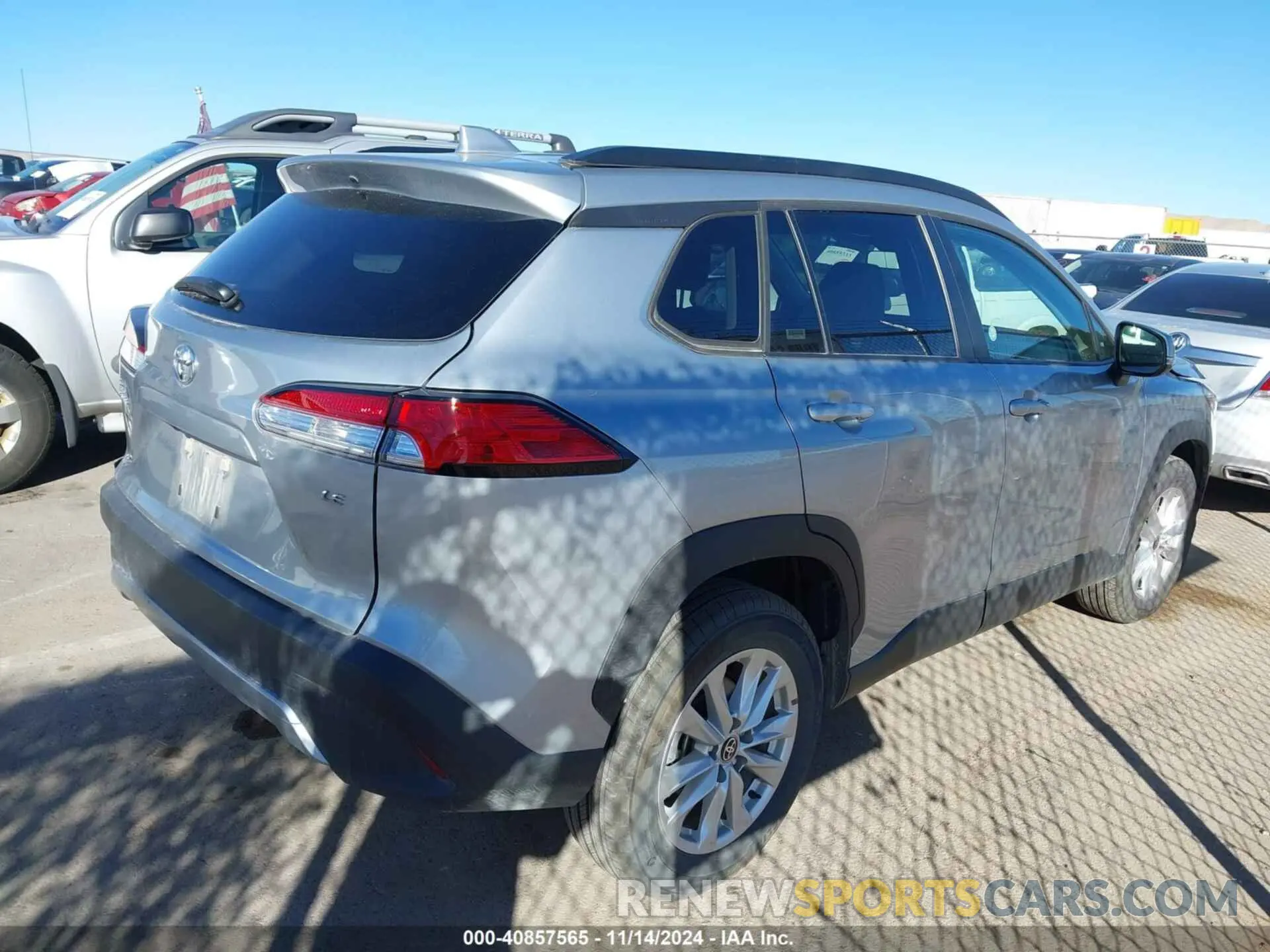 13 fotografías del automóvil dañado 7MUCAAAGXRV078300 TOYOTA COROLLA CROSS 2024