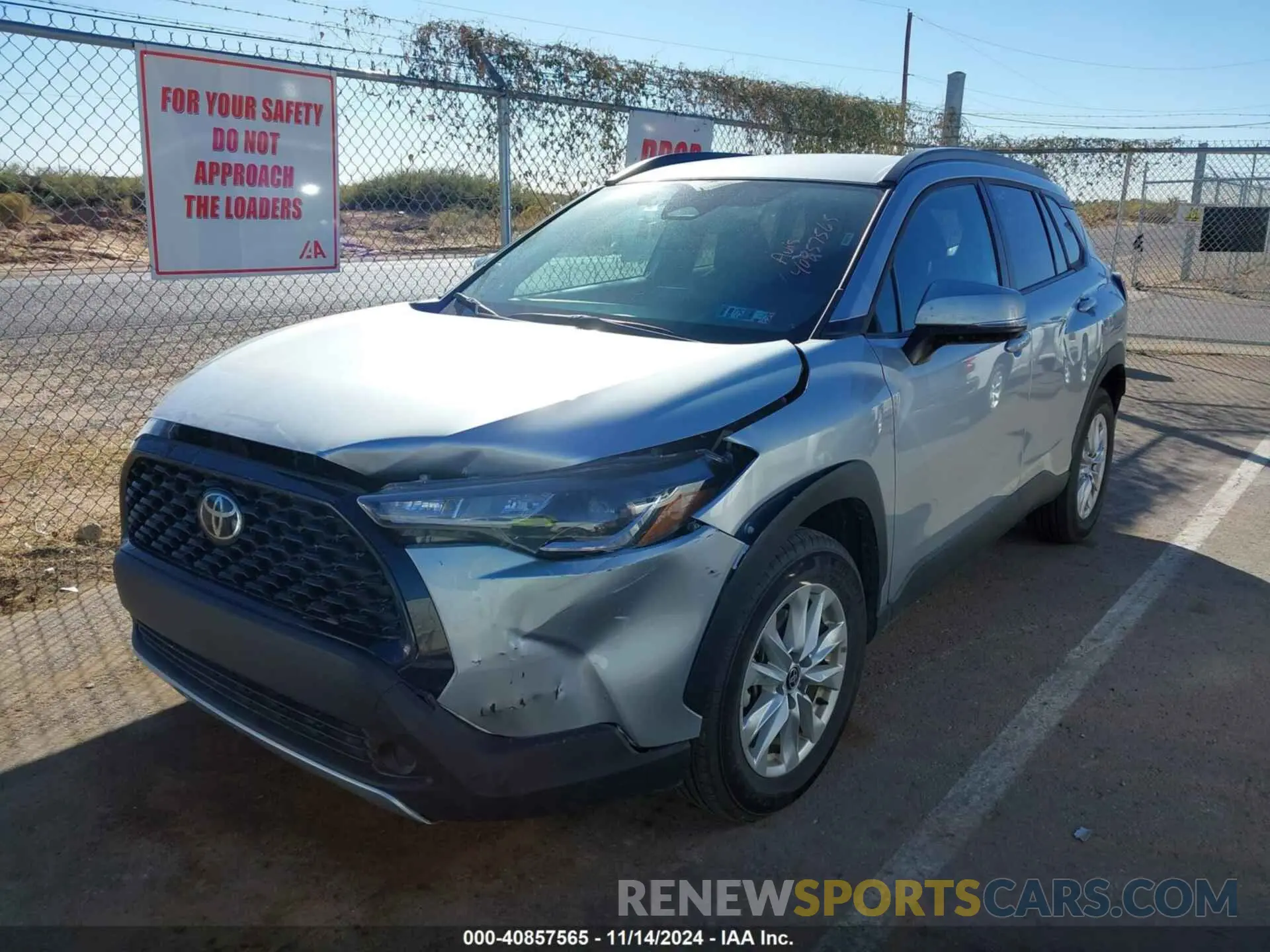 2 fotografías del automóvil dañado 7MUCAAAGXRV078300 TOYOTA COROLLA CROSS 2024