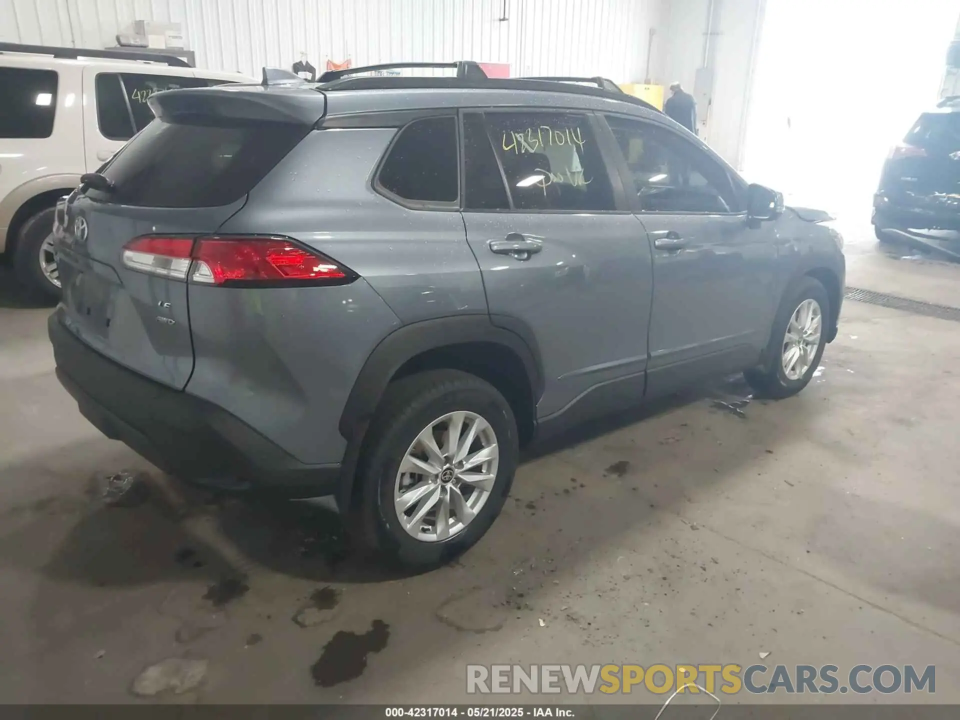 4 fotografías del automóvil dañado 7MUCAABG2RV106914 TOYOTA COROLLA CROSS 2024