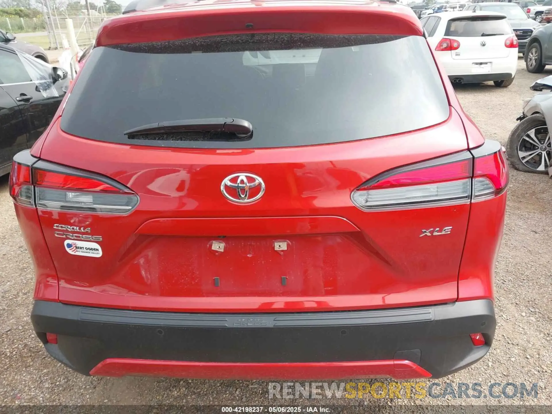 12 fotografías del automóvil dañado 7MUDAAAG0RV094154 TOYOTA COROLLA CROSS 2024