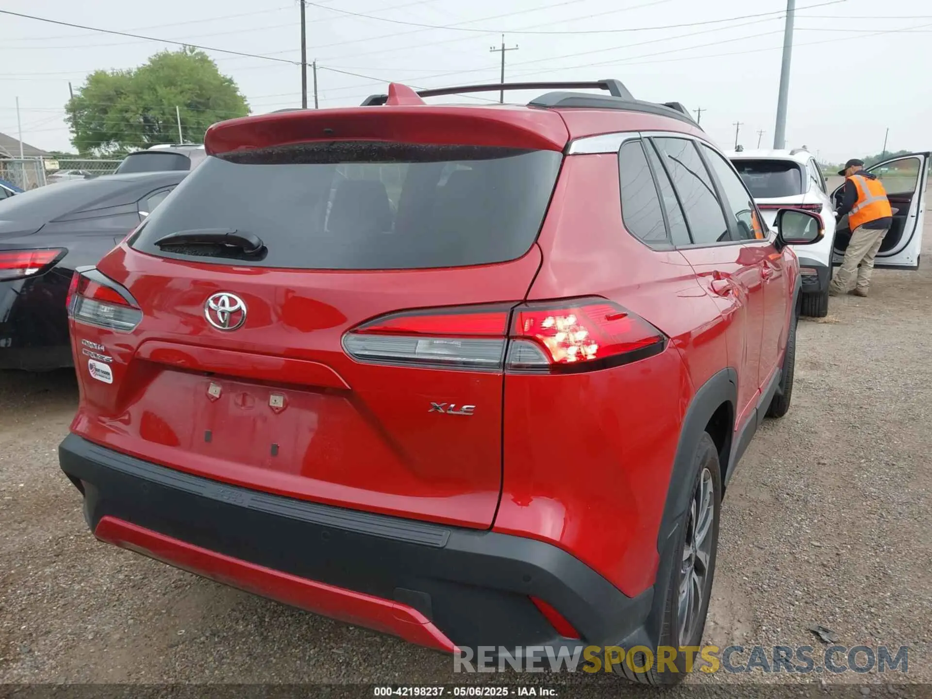 4 fotografías del automóvil dañado 7MUDAAAG0RV094154 TOYOTA COROLLA CROSS 2024