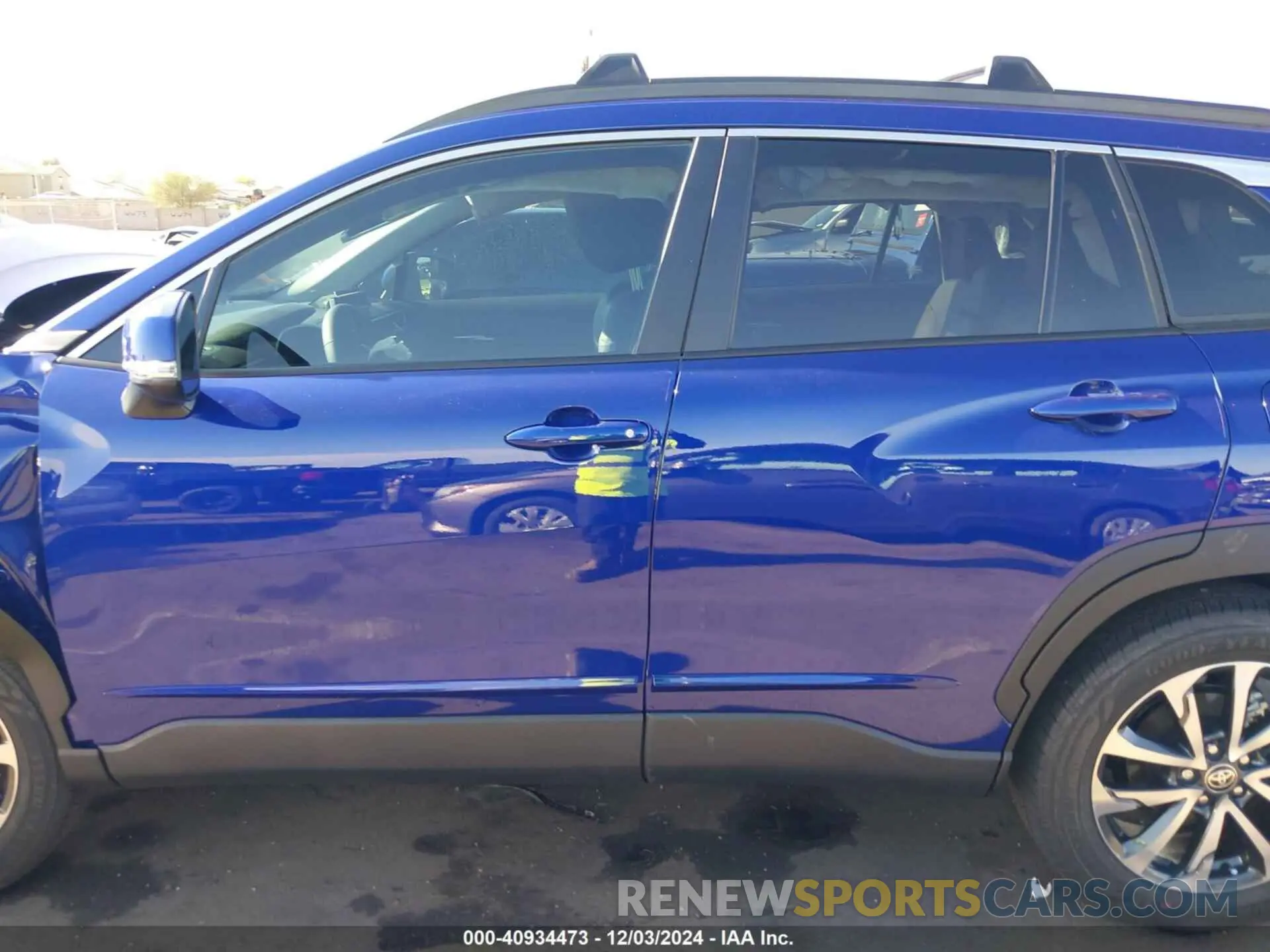 13 fotografías del automóvil dañado 7MUDAAAG3RV106099 TOYOTA COROLLA CROSS 2024