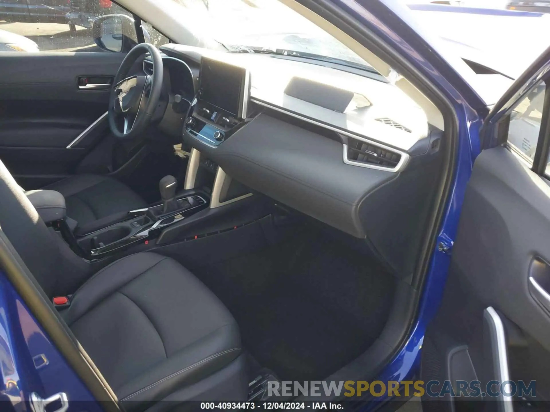 5 fotografías del automóvil dañado 7MUDAAAG3RV106099 TOYOTA COROLLA CROSS 2024