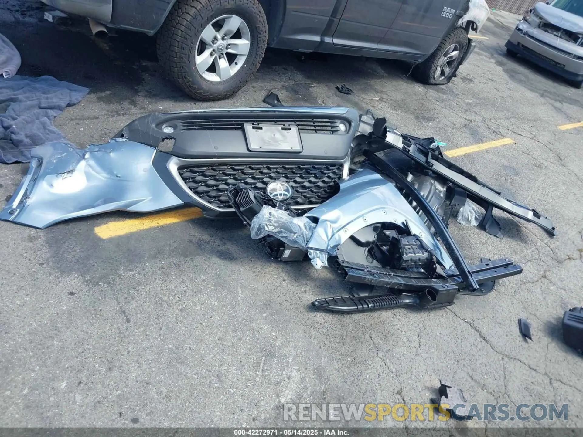 12 fotografías del automóvil dañado 7MUDAAAG4RV112364 TOYOTA COROLLA CROSS 2024