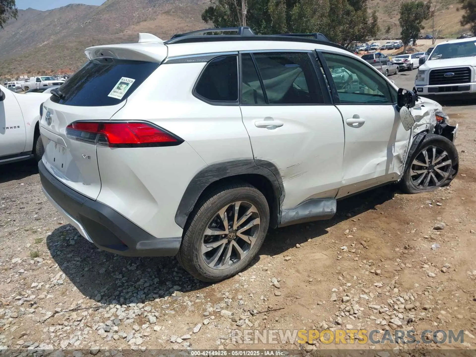4 fotografías del automóvil dañado 7MUDAAAG5RV087538 TOYOTA COROLLA CROSS 2024