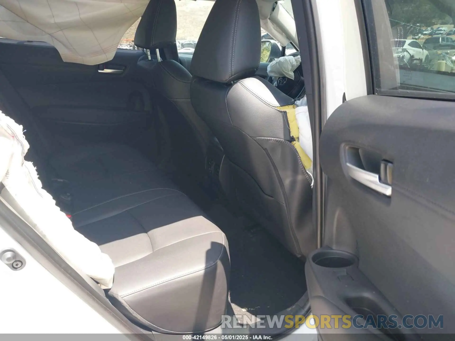8 fotografías del automóvil dañado 7MUDAAAG5RV087538 TOYOTA COROLLA CROSS 2024