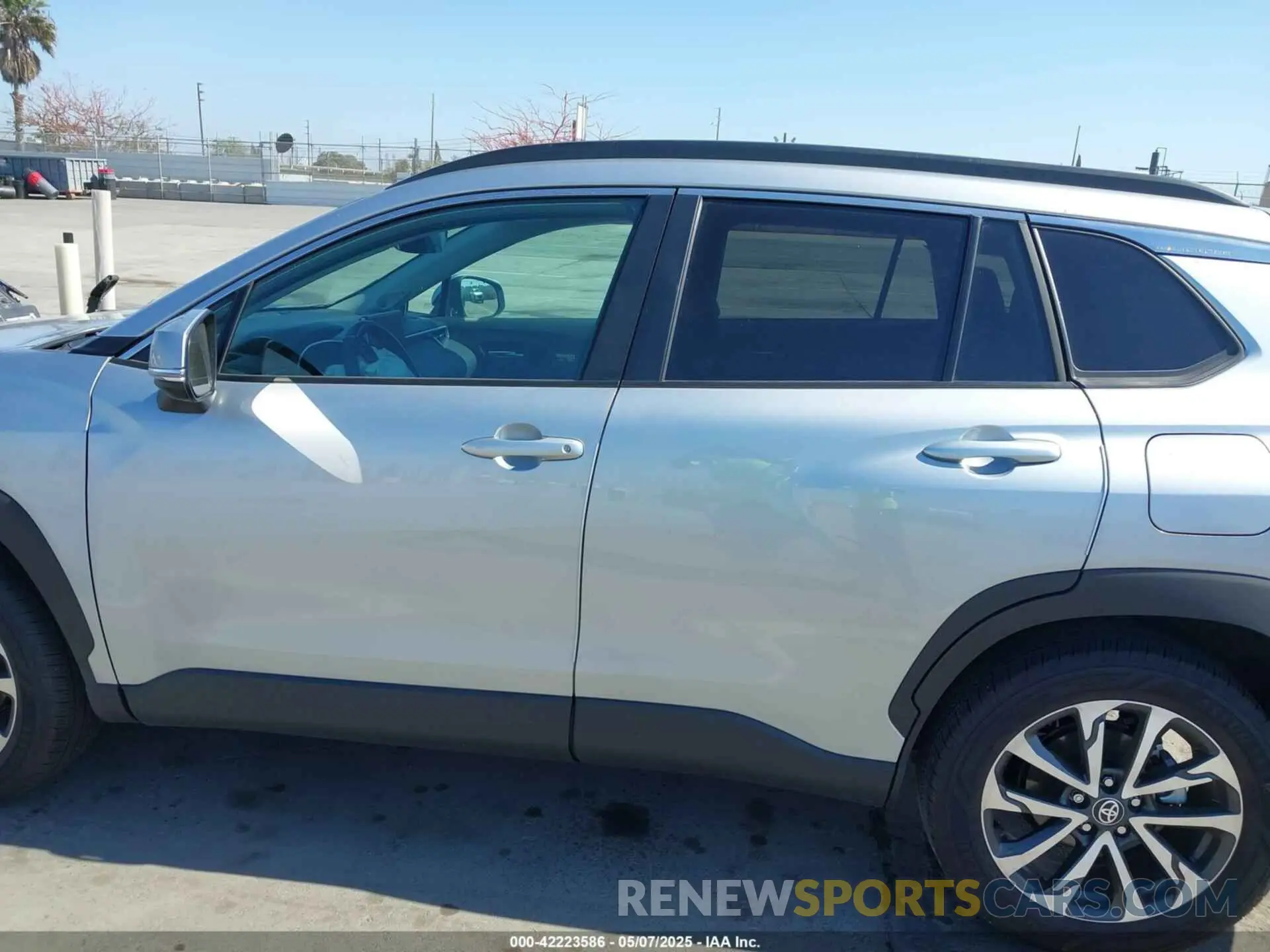 14 fotografías del automóvil dañado 7MUDAAAG9RV097523 TOYOTA COROLLA CROSS 2024
