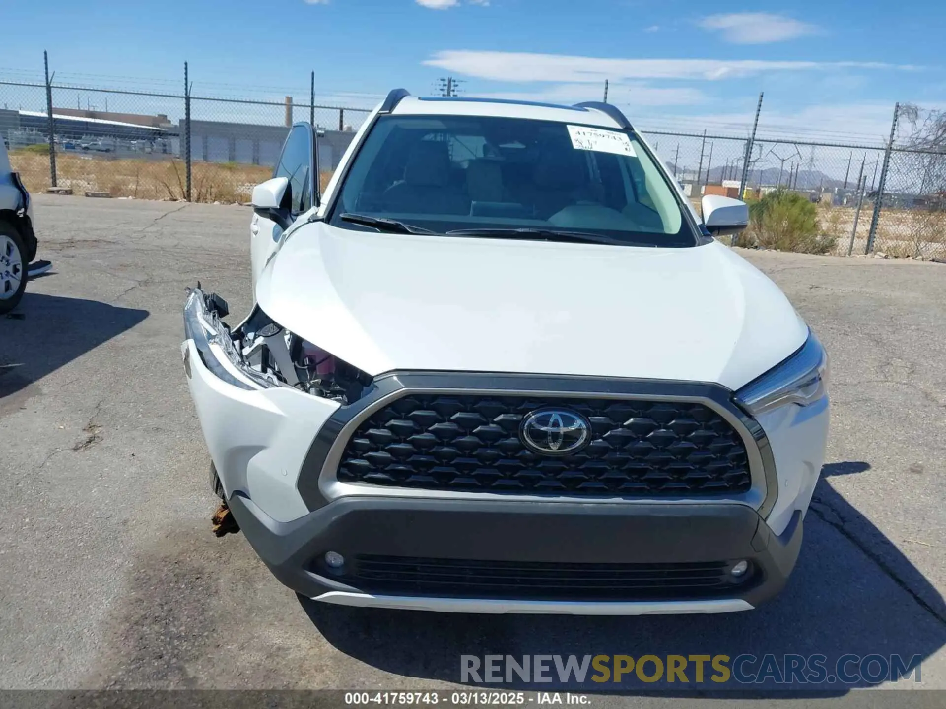 13 fotografías del automóvil dañado 7MUDAABG2RV097930 TOYOTA COROLLA CROSS 2024
