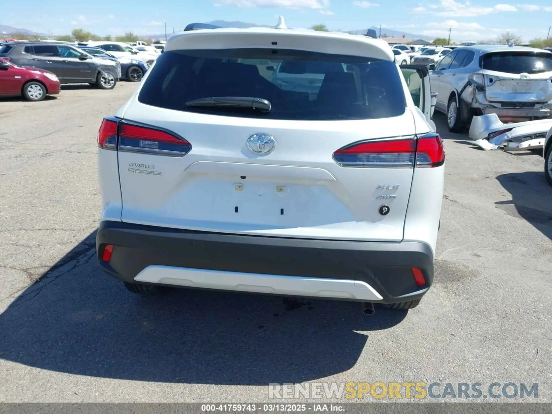 17 fotografías del automóvil dañado 7MUDAABG2RV097930 TOYOTA COROLLA CROSS 2024