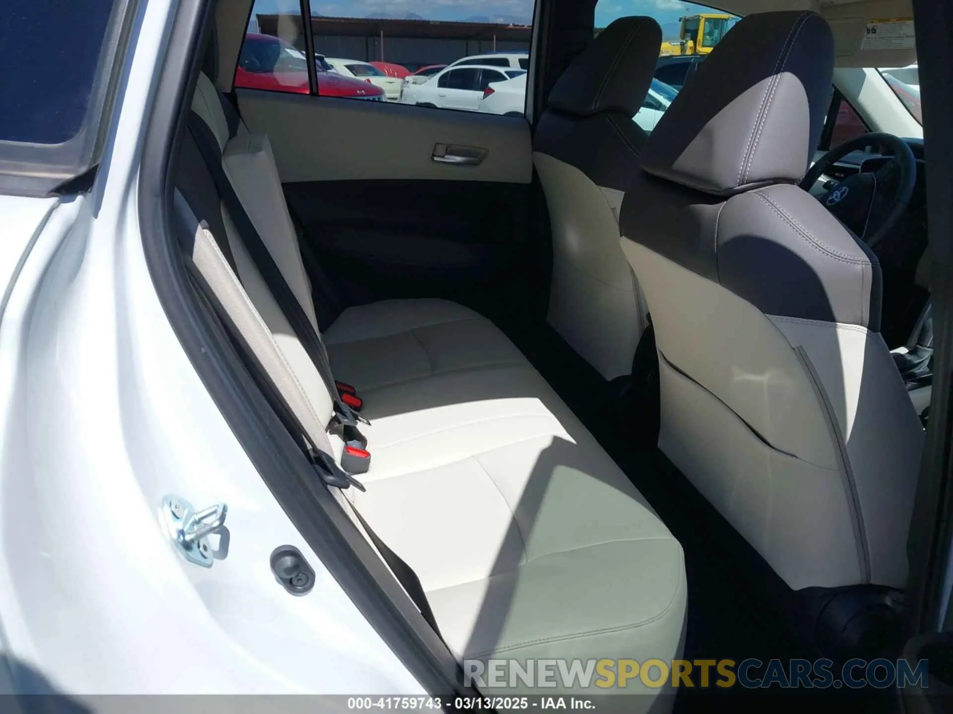 8 fotografías del automóvil dañado 7MUDAABG2RV097930 TOYOTA COROLLA CROSS 2024