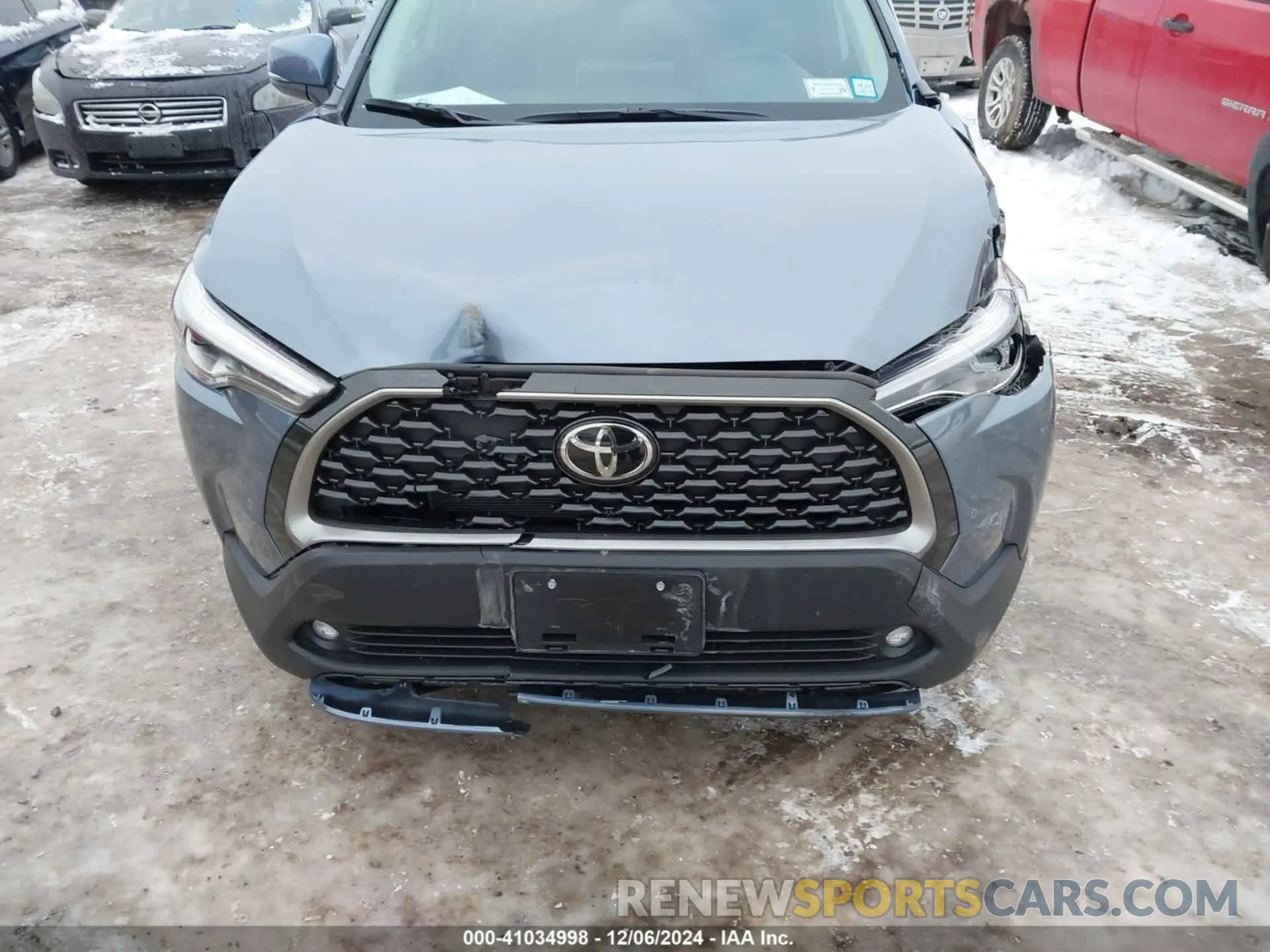 12 fotografías del automóvil dañado 7MUDAABG2RV111647 TOYOTA COROLLA CROSS 2024