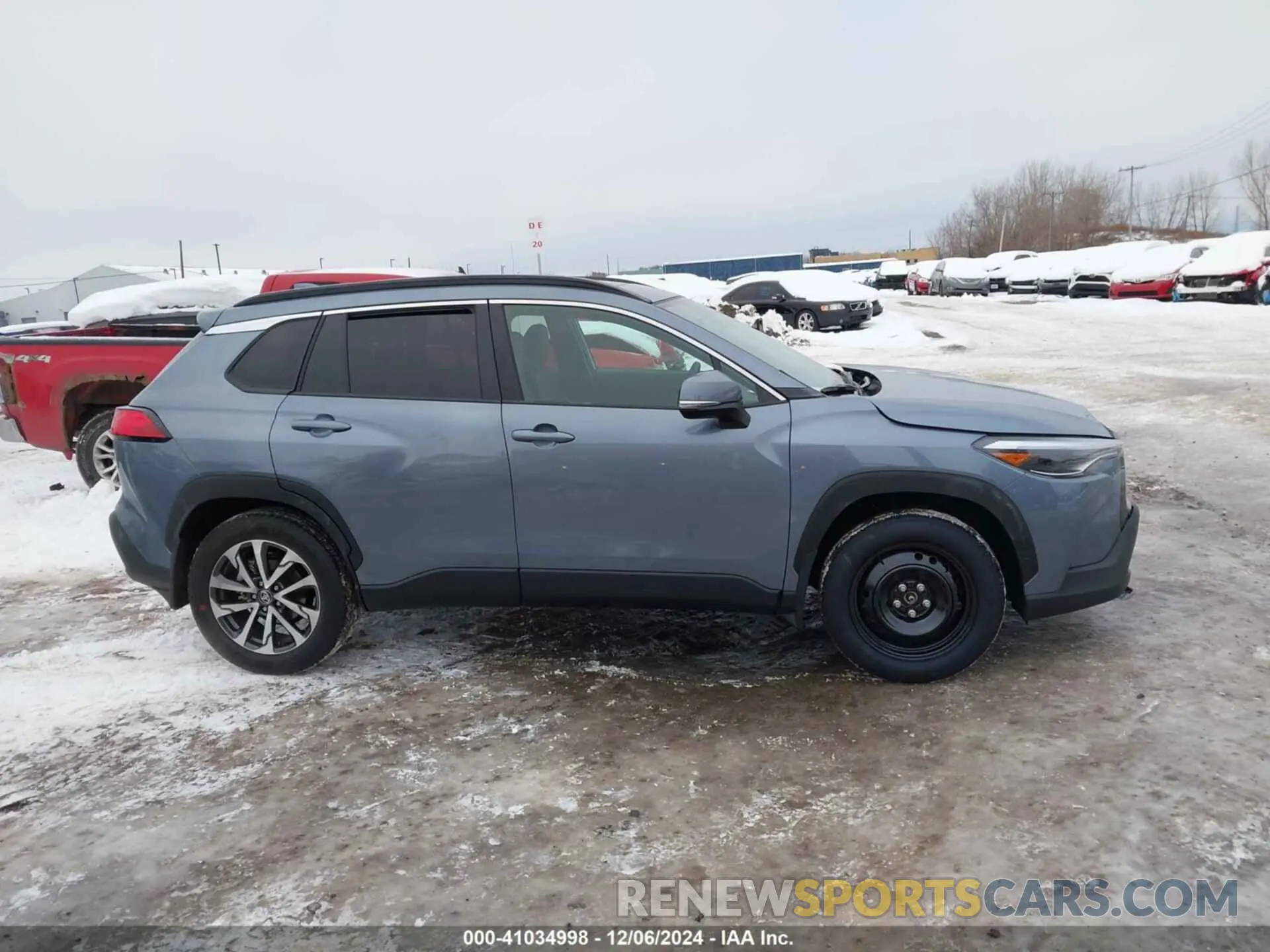 13 fotografías del automóvil dañado 7MUDAABG2RV111647 TOYOTA COROLLA CROSS 2024