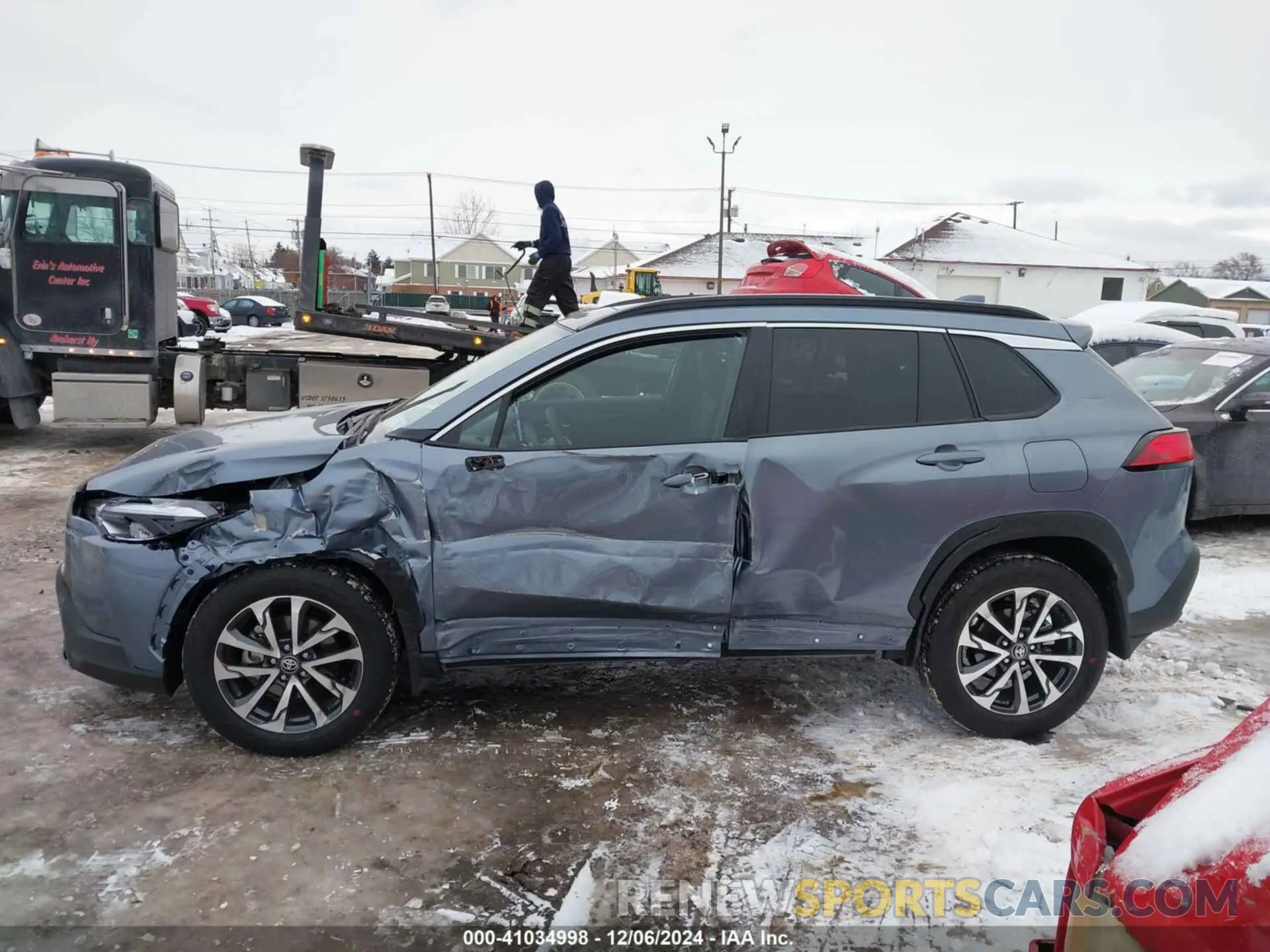 14 fotografías del automóvil dañado 7MUDAABG2RV111647 TOYOTA COROLLA CROSS 2024